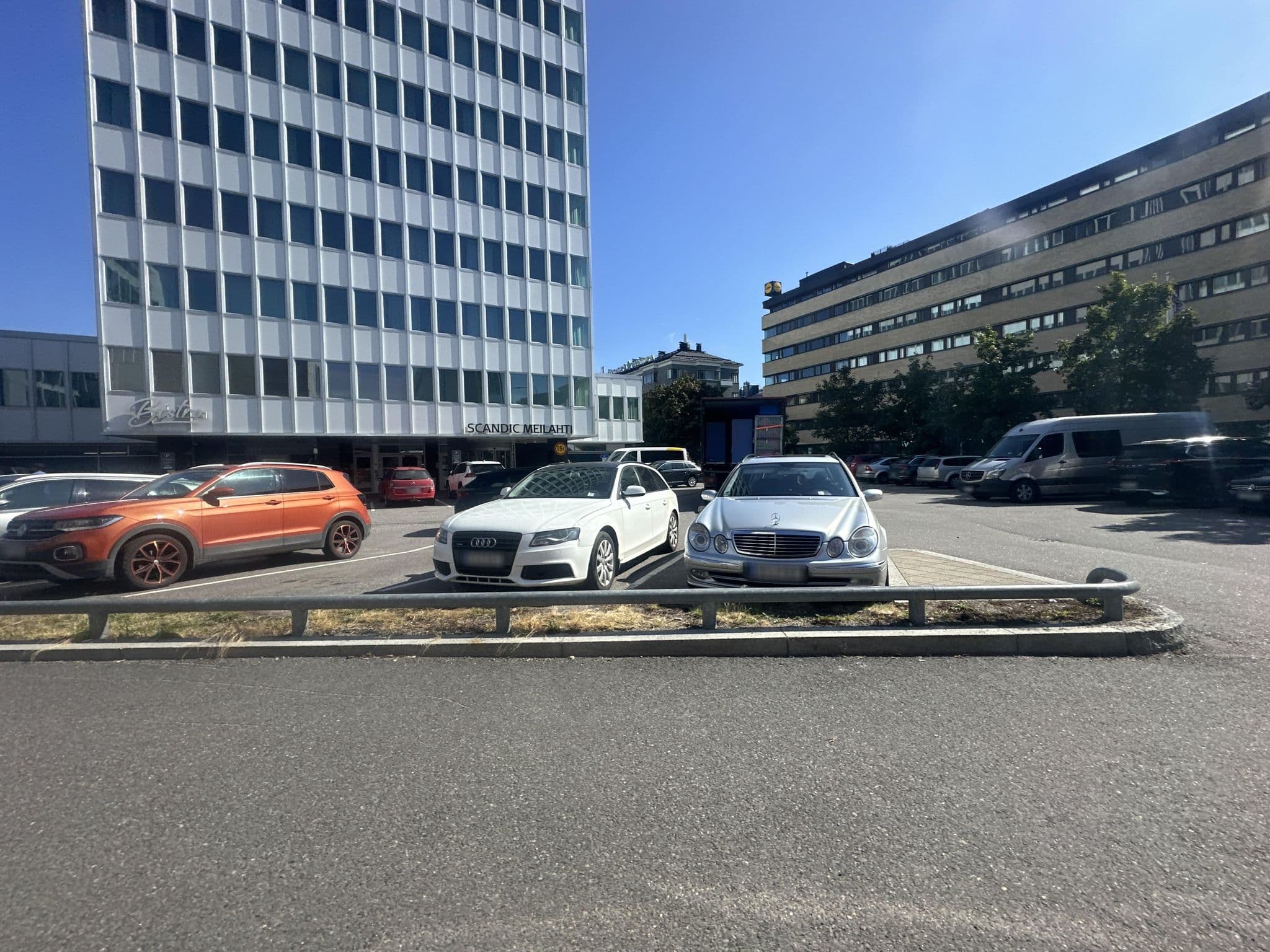 Street view near Scandic Meilahti, Laakso — © quickness805 (CC BY-SA · Mapillary)