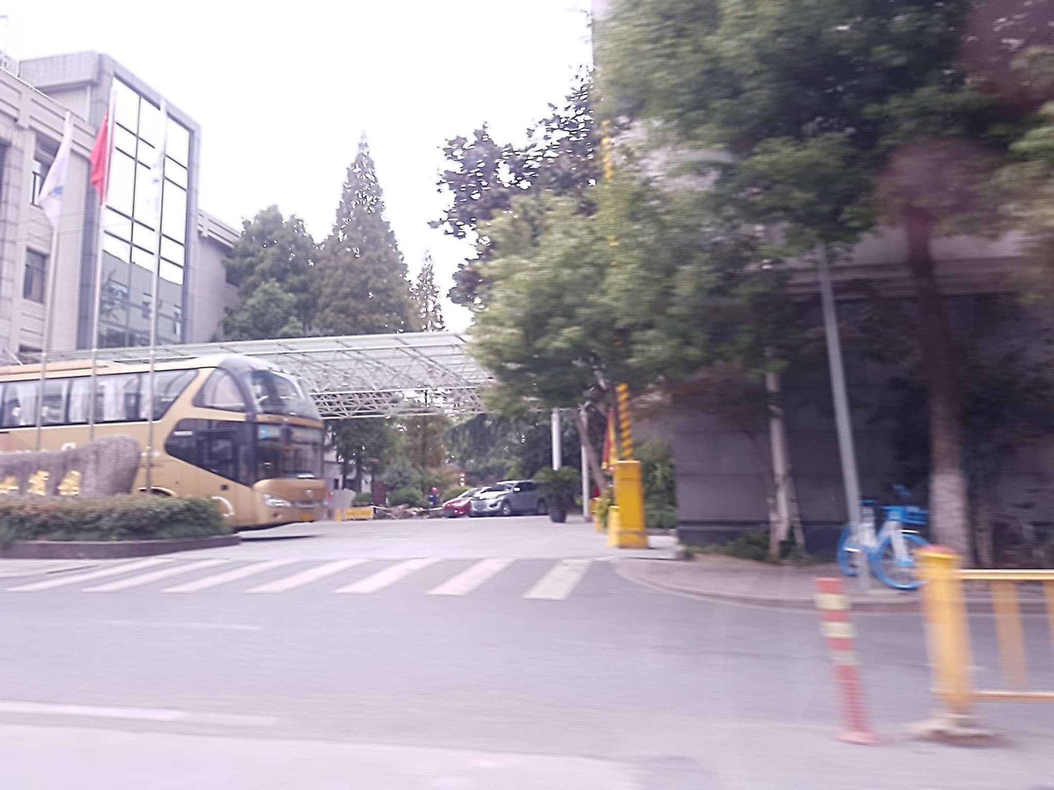 Street view near 山水宾馆, Hangzhou — © dmbreaker (CC BY-SA · Mapillary)