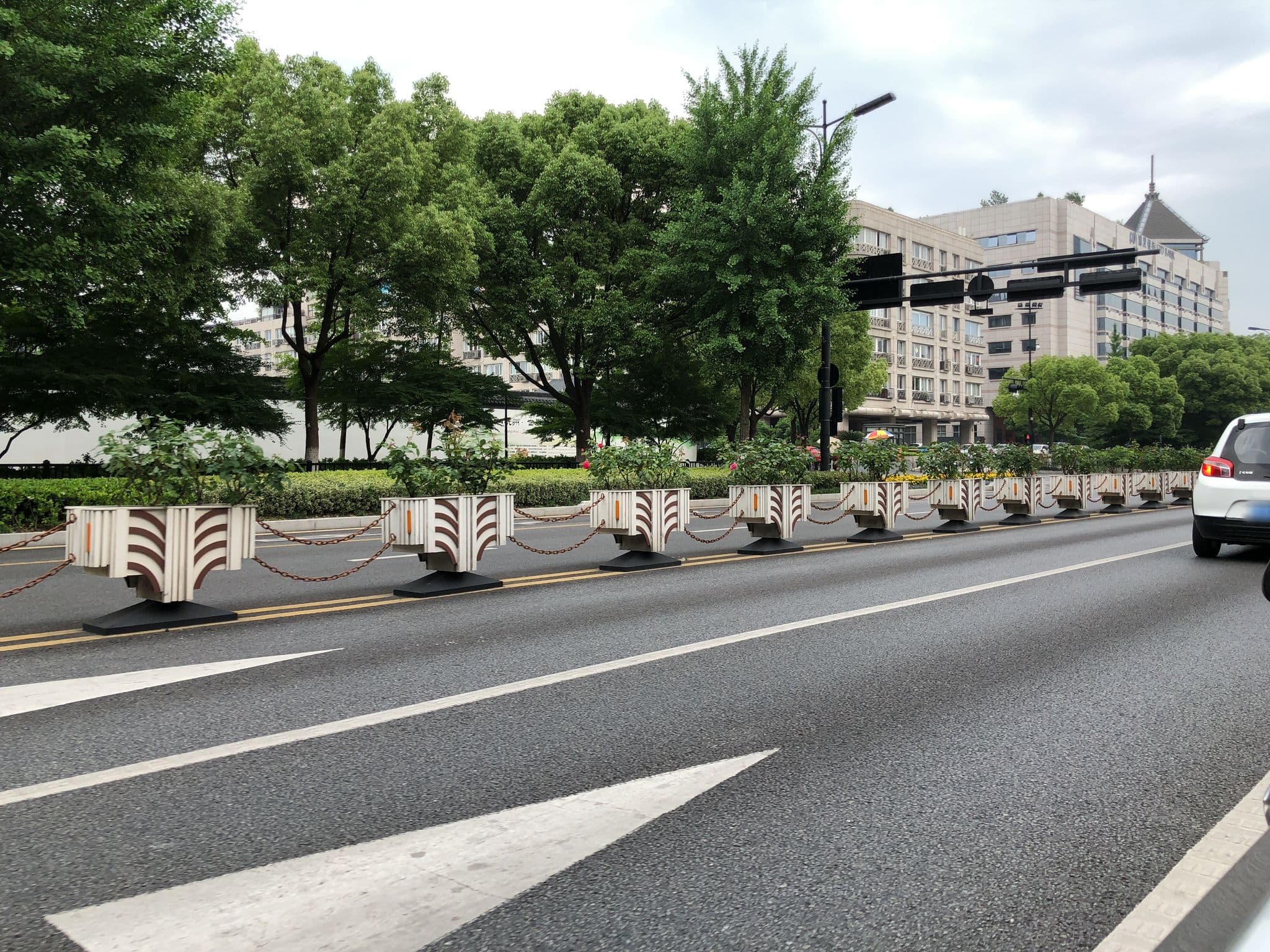 Street view near Sofitel Hangzhou Westlake Hotel 索菲特杭州西湖酒店, Hangzhou — © balticsailor (CC BY-SA · Mapillary)