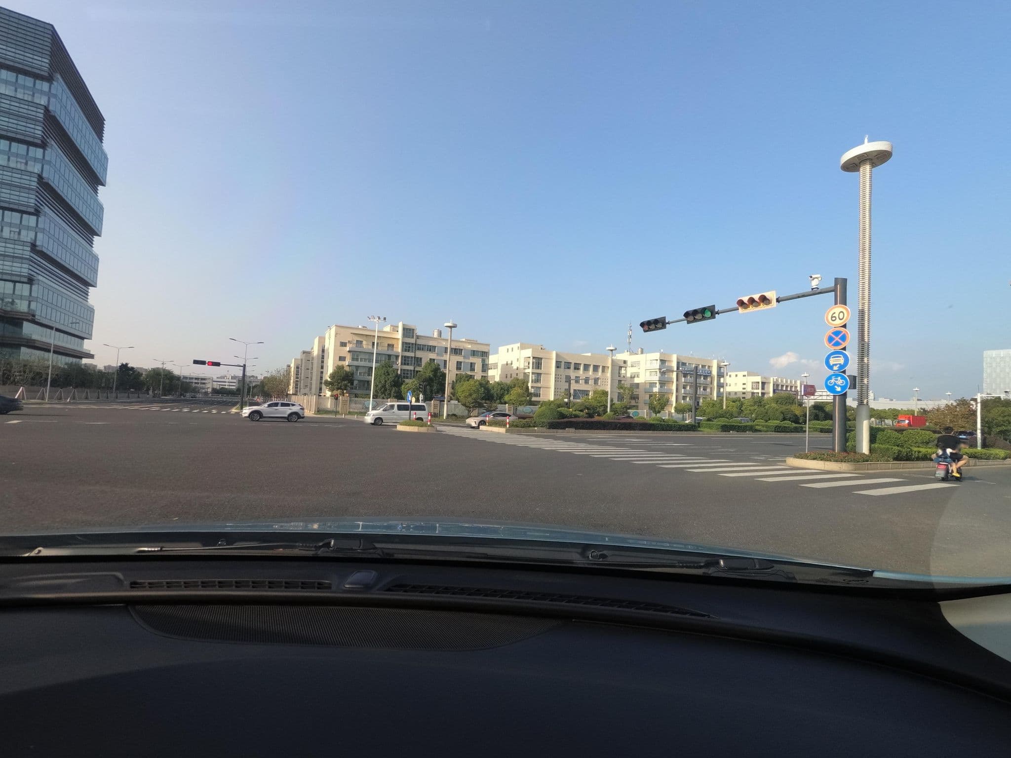 Street view near DoubleTree by Hilton Suzhou Wuzhong, Mudu — © recklessxpy (CC BY-SA · Mapillary)