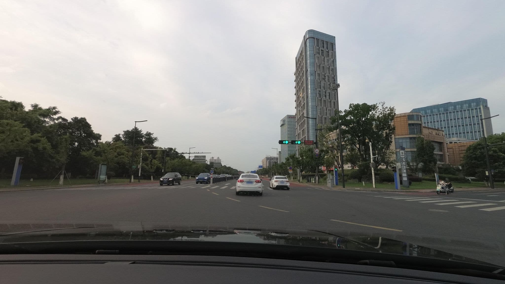 Street view near Zhiyin Hotel, Zhouzhuang — © recklessxpy (CC BY-SA · Mapillary)