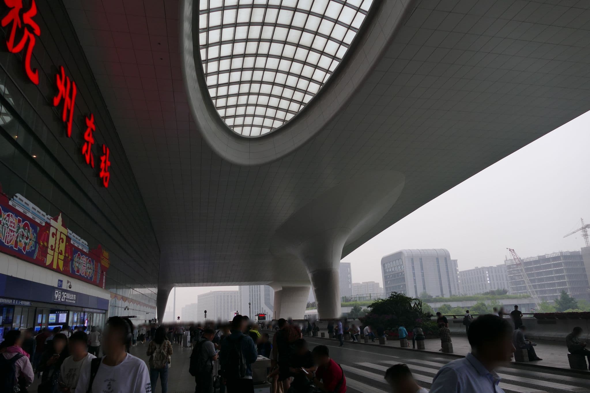 Street view near 杭州欧越酒店式公寓, Hangzhou — © ff5722 (CC BY-SA · Mapillary)