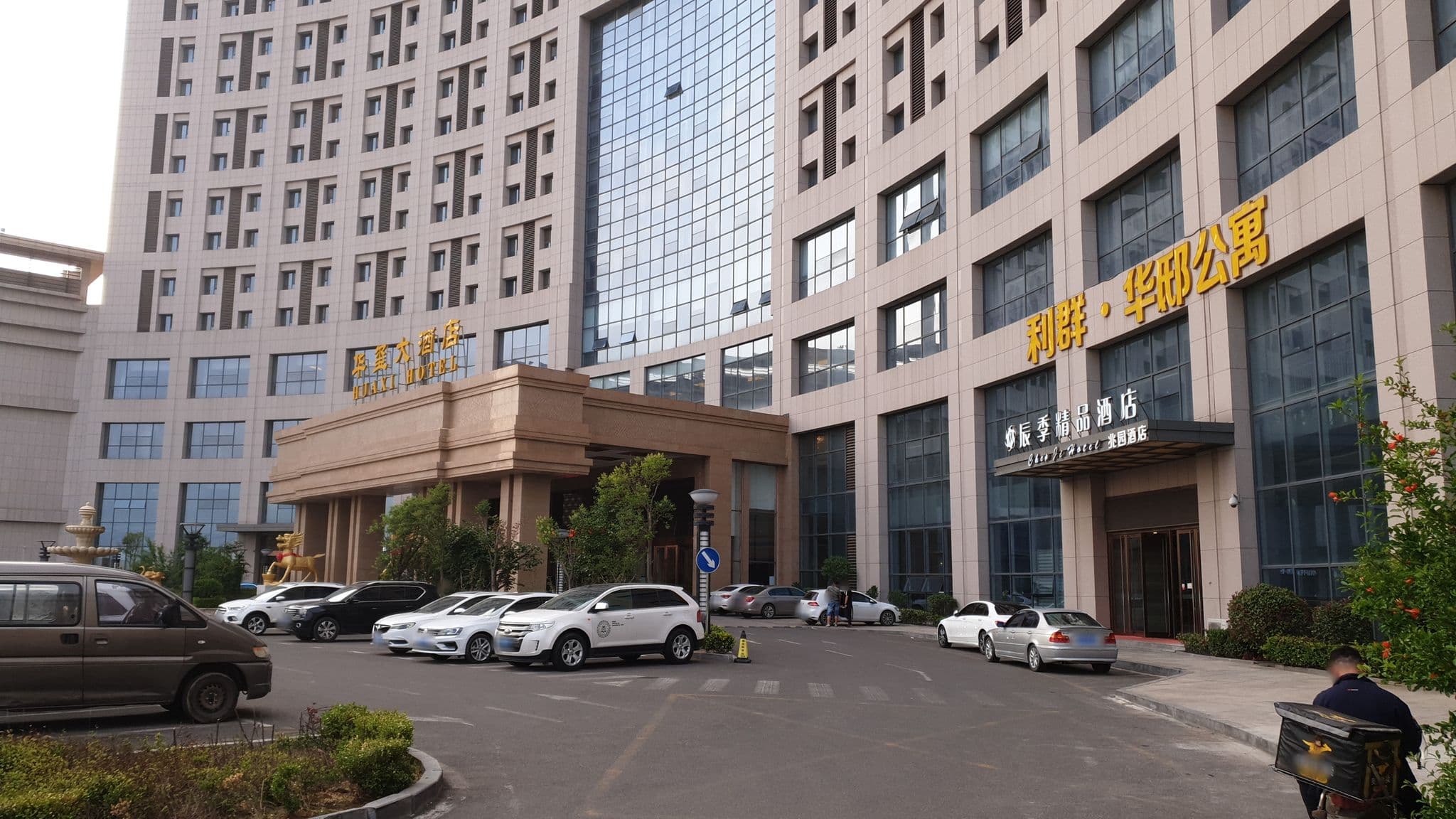 Street view near 华玺大酒店, Jimo — © changchun1 (CC BY-SA · Mapillary)