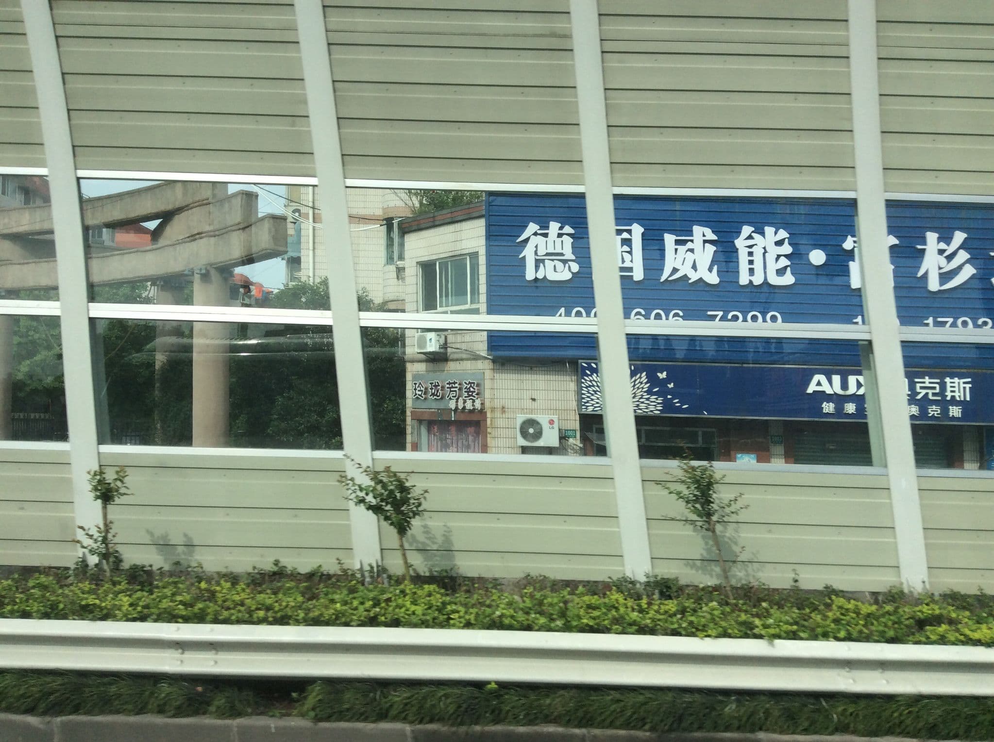 Street view near 全季酒店(古美路店), Qibao — © mcdlee (CC BY-SA · Mapillary)