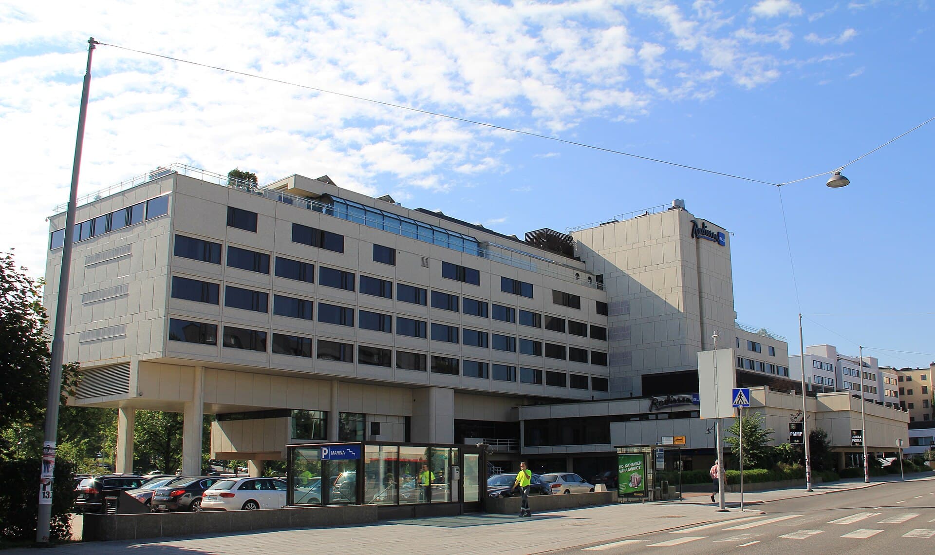 Radisson Blu Marina Palace (via Wikimedia Commons, CC BY-SA 3.0)