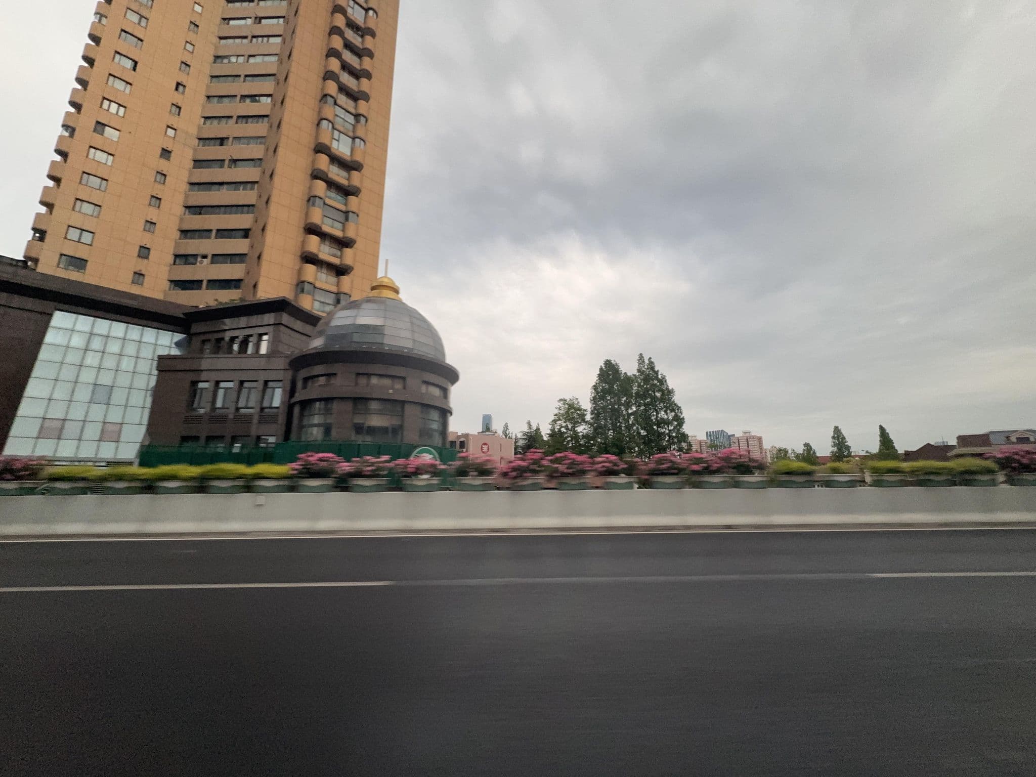 Street view near Rayfont Hotel&Apartment Shanghai, Changning — © filipb (CC BY-SA · Mapillary)