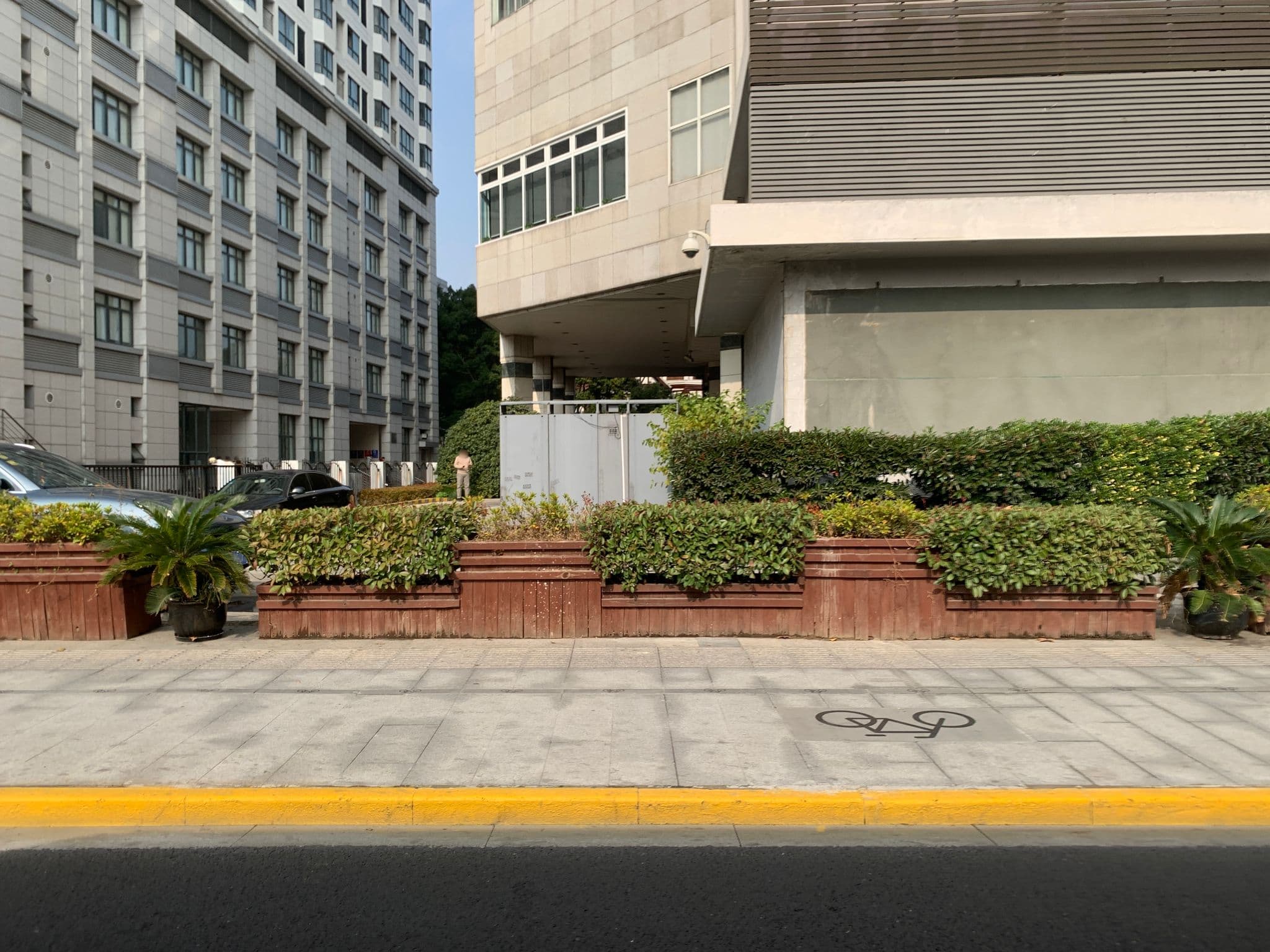 Street view near Hope Hotel Shanghai, Xuhui — © pLyMiEwGpWDLryMacQzo (CC BY-SA · Mapillary)