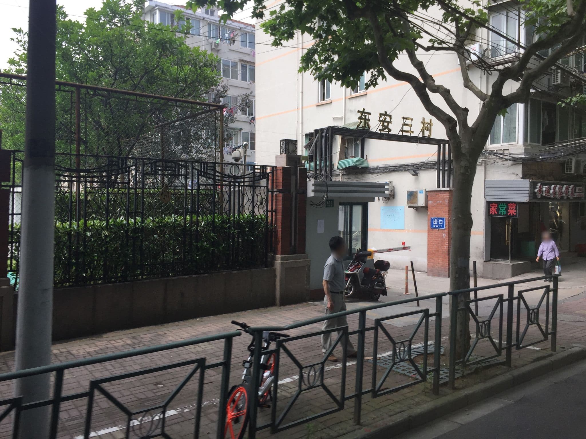 Street view near Motel 168 (莫泰168), Xuhui — © kouki (CC BY-SA · Mapillary)