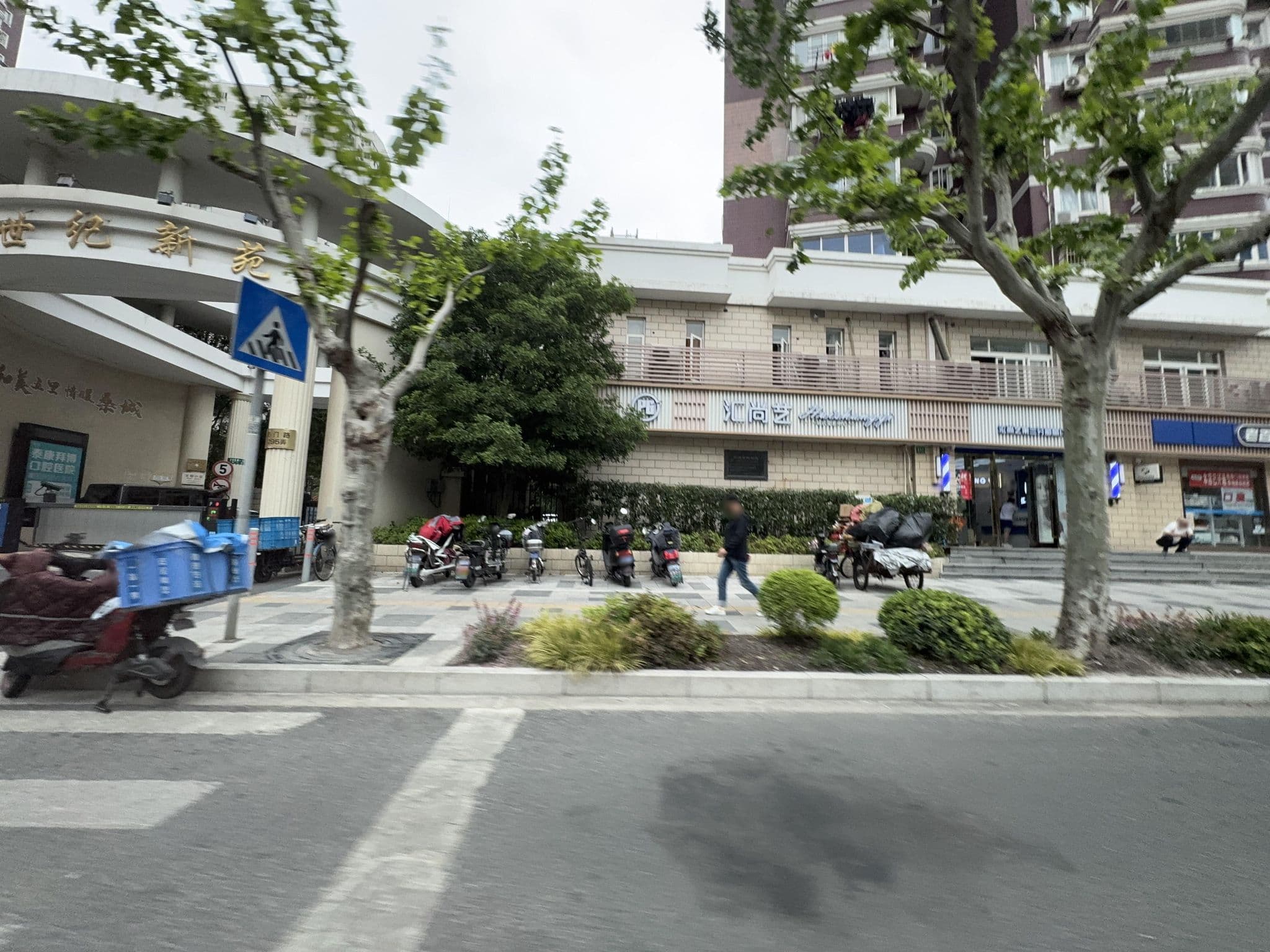 Street view near 锦江之星上海卢湾丽园酒店, Shanghai — © filipb (CC BY-SA · Mapillary)