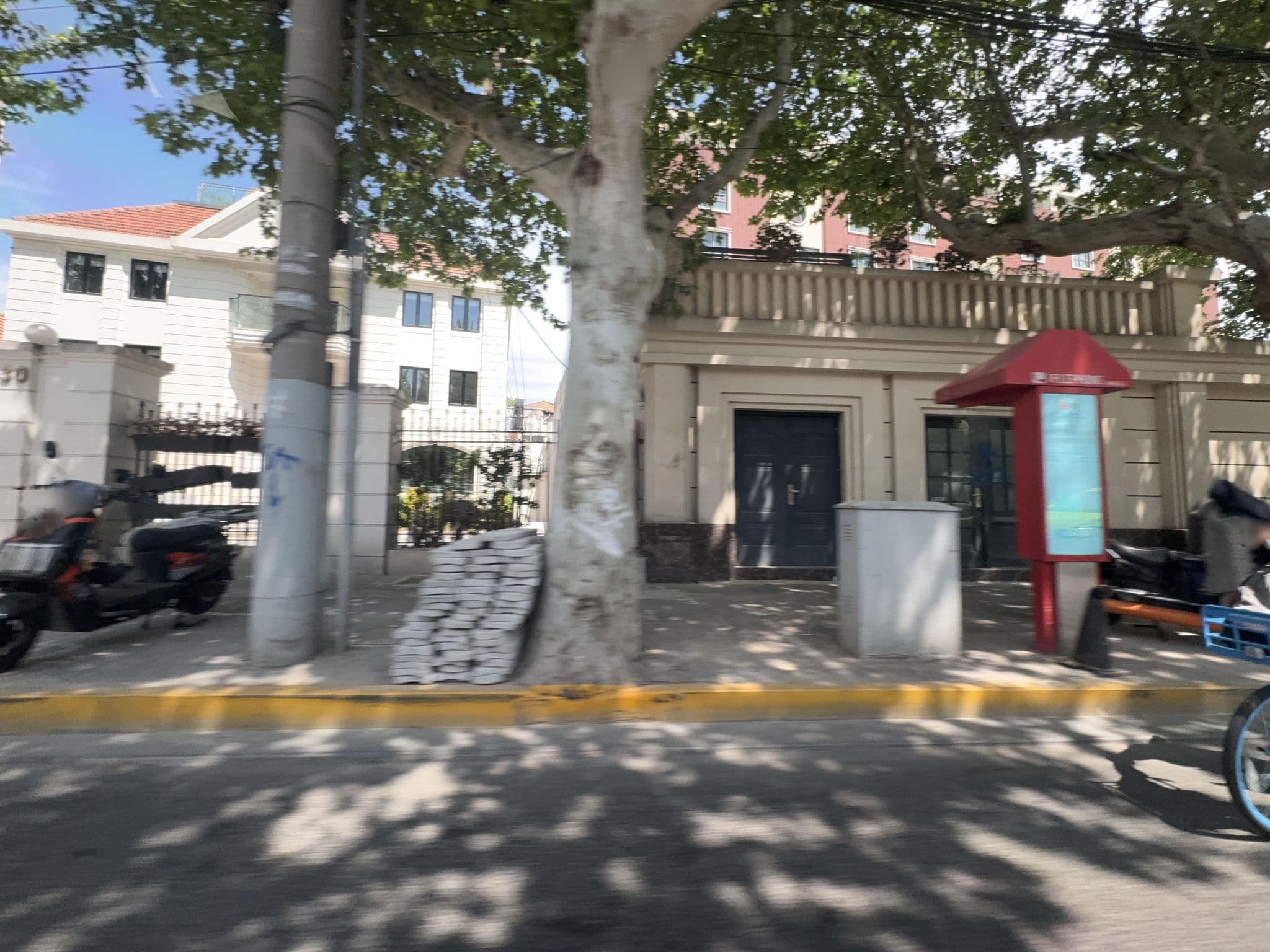 Street view near 漫心上海淮海公館酒店, Shanghai — © filipb (CC BY-SA · Mapillary)