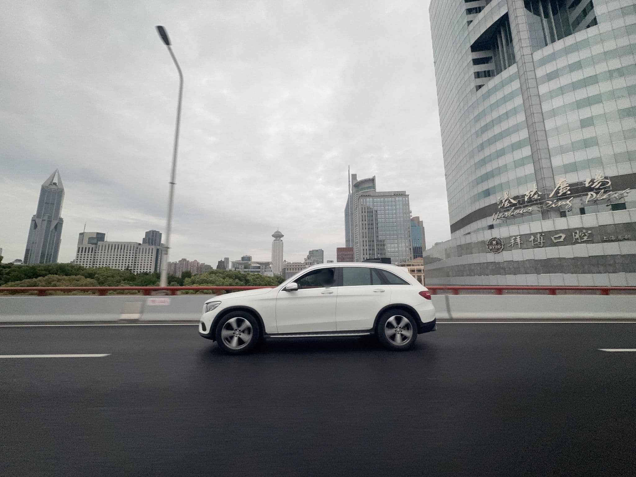 Street view near 时光漫步S酒店(上海火车站苏州河店), Huangpu — © filipb (CC BY-SA · Mapillary)