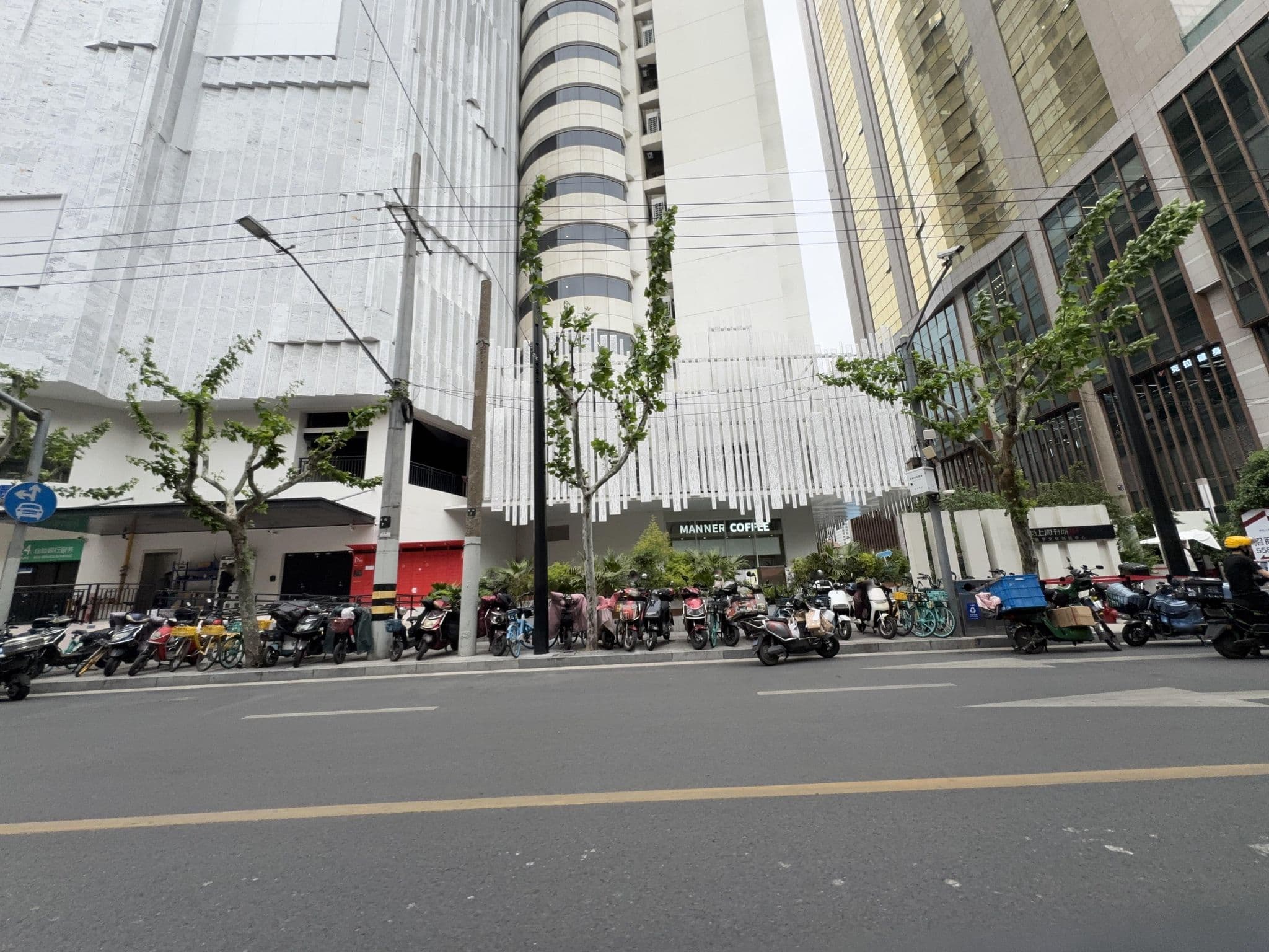 Street view near Metropolis Hotel, Huangpu — © filipb (CC BY-SA · Mapillary)
