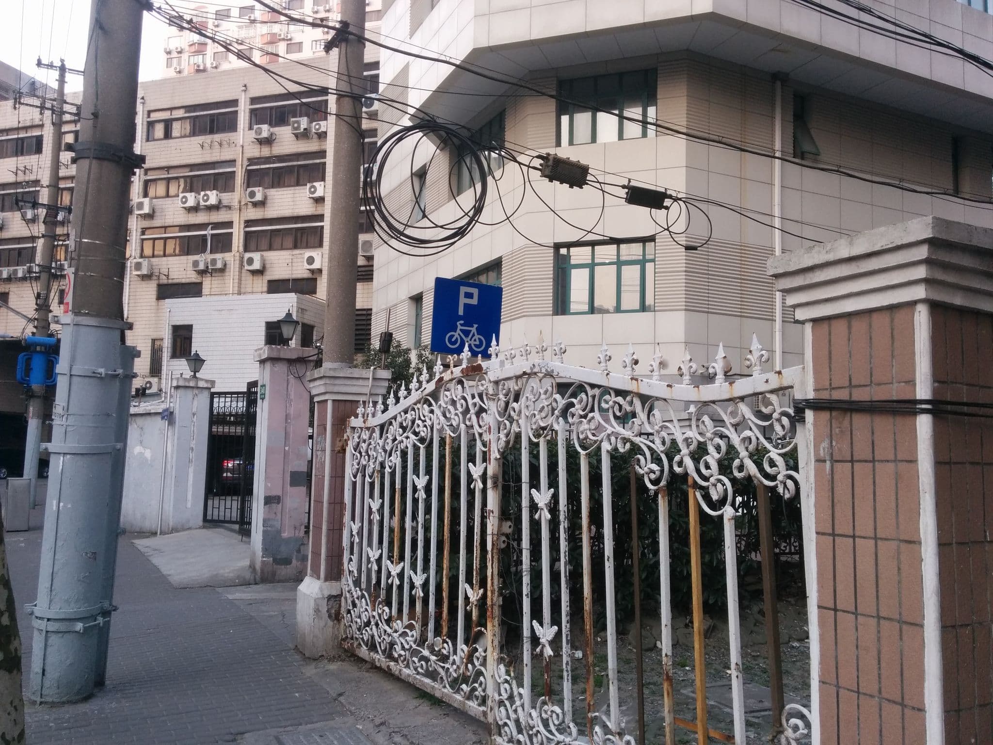 Street view near 雅珠大酒店, Puxi — © adflkys (CC BY-SA · Mapillary)