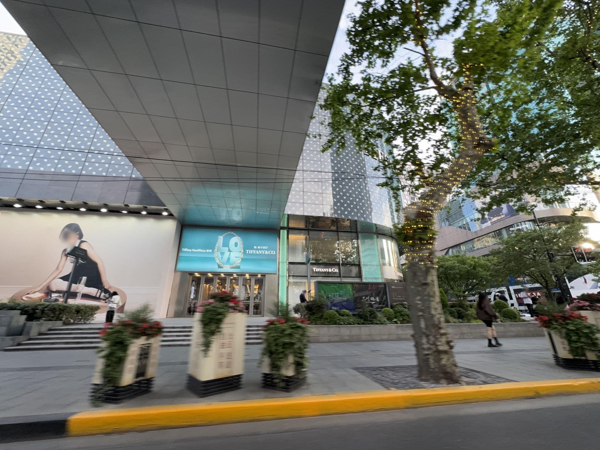 Street view near Ibis Shanghai Jinshajiang, Shanghai — © filipb (CC BY-SA · Mapillary)