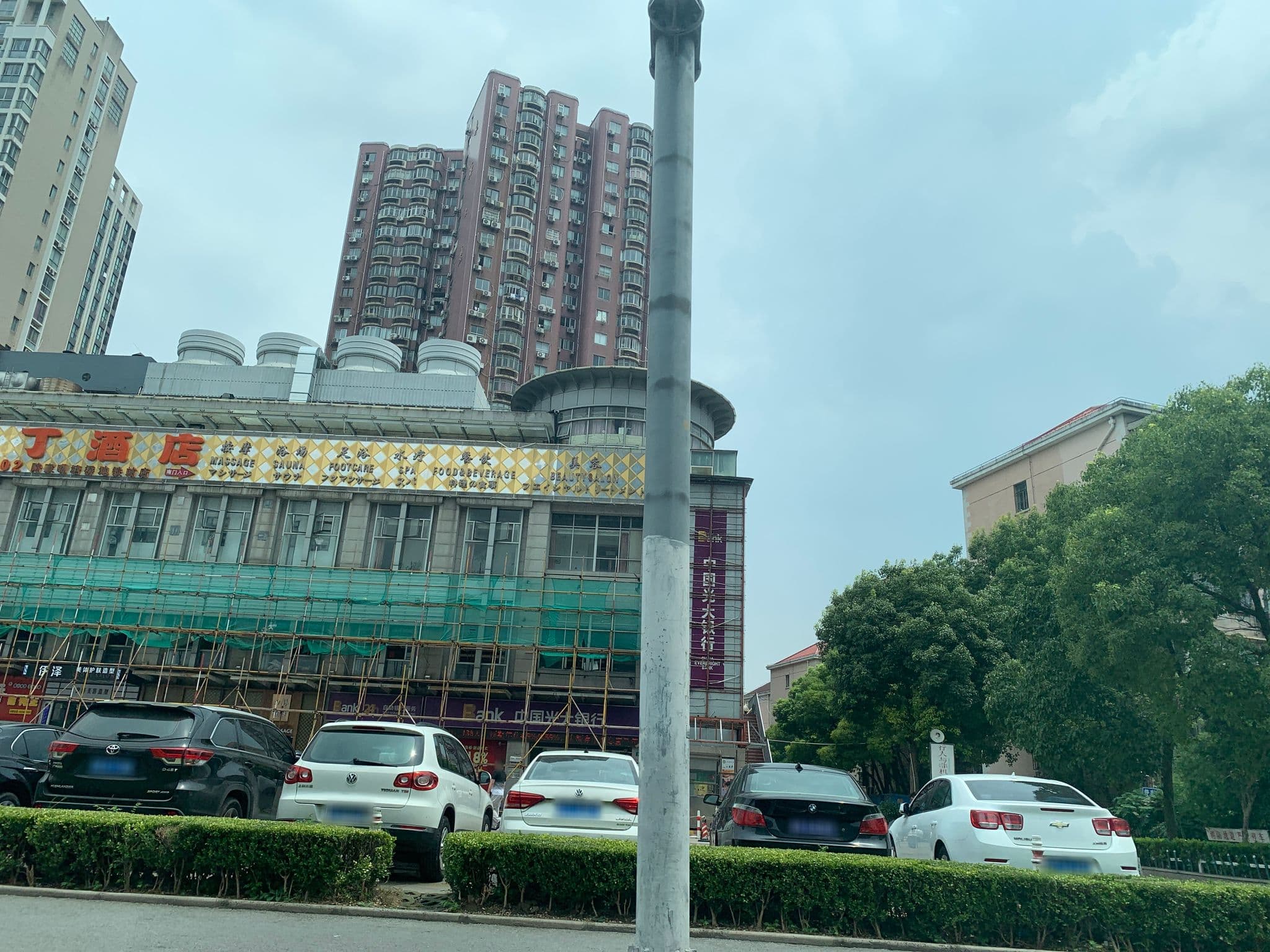Street view near Room 2259, Pudong — © pLyMiEwGpWDLryMacQzo (CC BY-SA · Mapillary)