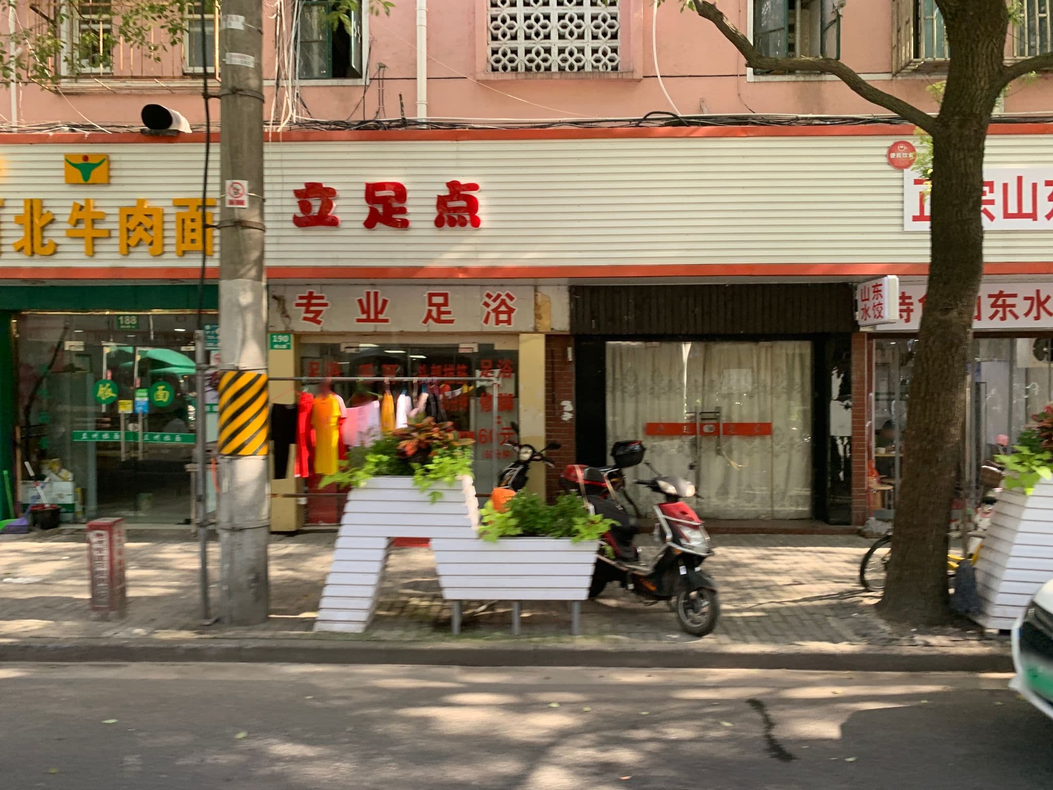 Street view near Home Inn No.2 Tang Qiao Shanghai, Pudong — © pLyMiEwGpWDLryMacQzo (CC BY-SA · Mapillary)