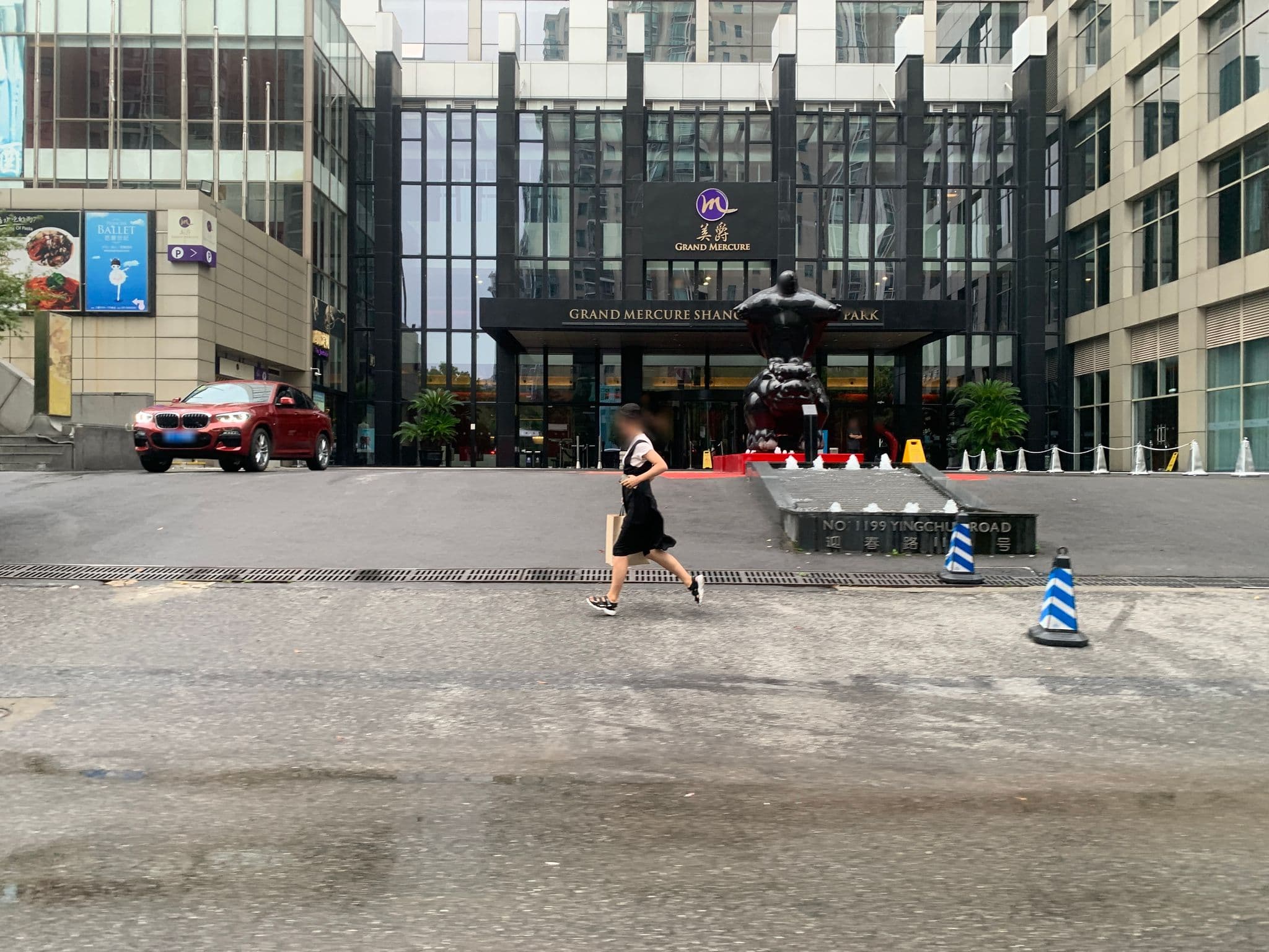 Street view near Room 701, Yangpu — © pLyMiEwGpWDLryMacQzo (CC BY-SA · Mapillary)