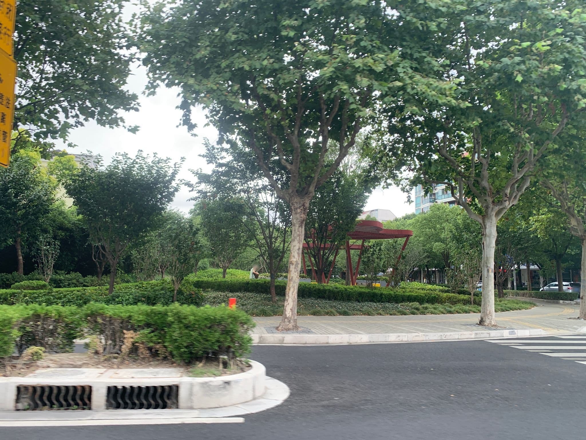 Street view near 上海我想遇见你青年旅社, Pudong — © pLyMiEwGpWDLryMacQzo (CC BY-SA · Mapillary)