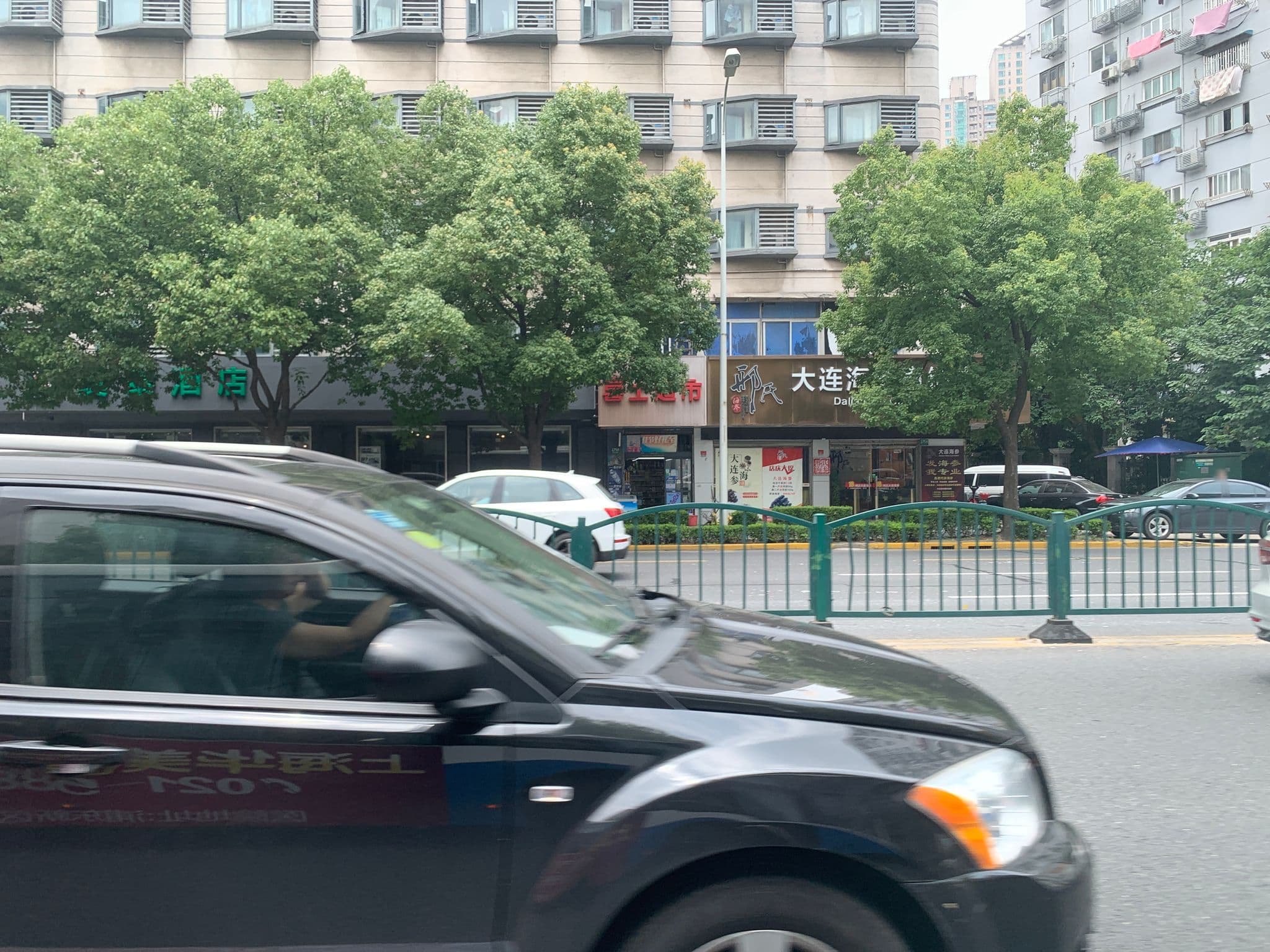 Street view near 莫泰168浦东南路, Pudong — © pLyMiEwGpWDLryMacQzo (CC BY-SA · Mapillary)