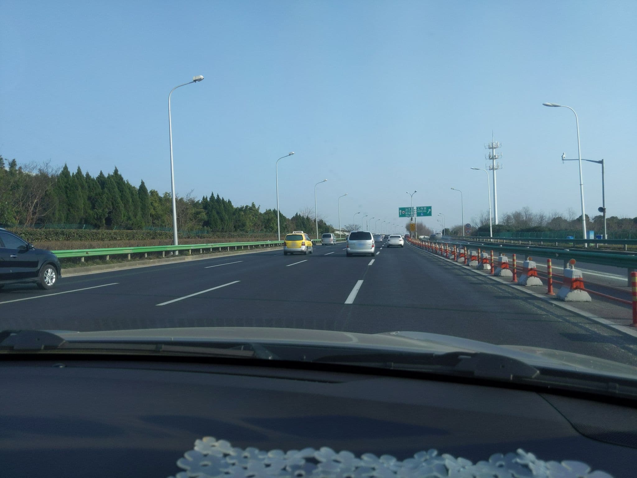 Street view near Hyatt Regency, Jinqiao — © artoria2e5 (CC BY-SA · Mapillary)