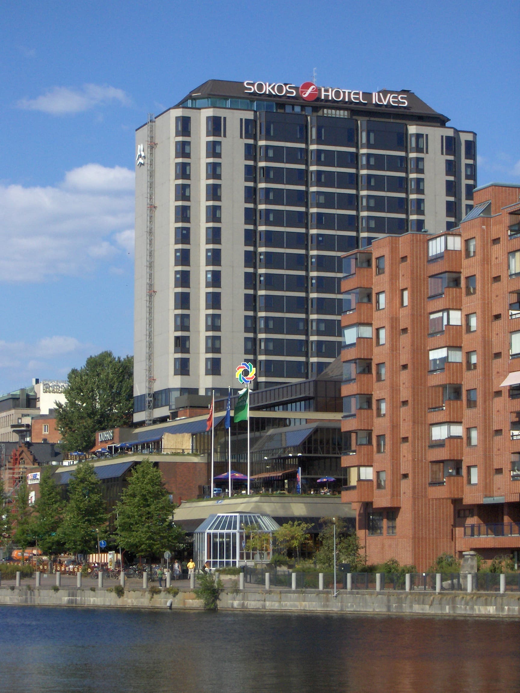 Sokos Hotel Ilves (via Wikimedia Commons, CC BY 2.5)