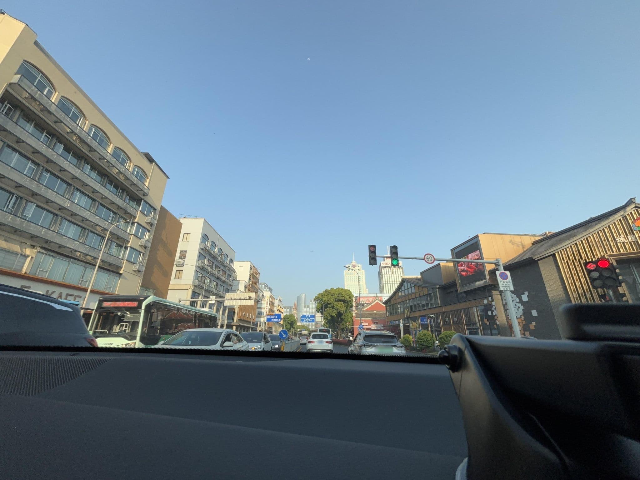 Street view near 汉庭酒店, Ningbo — © heyyegetctdssdbeh (CC BY-SA · Mapillary)