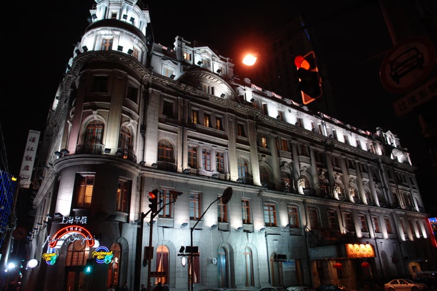 Astor House Hotel 礼查饭店 (via Wikimedia Commons, CC BY 2.0)