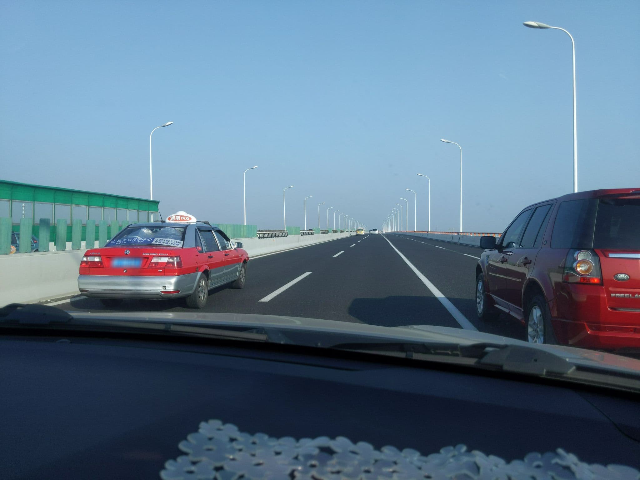 Street view near Equatorial Hotel, Crew Lounge, Jinqiao — © artoria2e5 (CC BY-SA · Mapillary)
