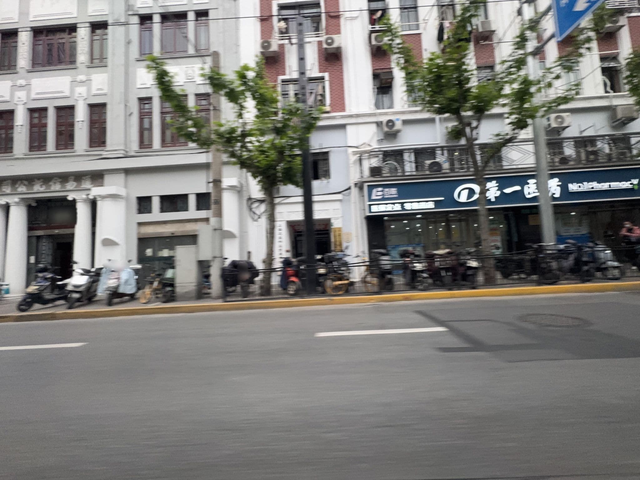 Street view near 7 Days Inn (7天连锁酒店), Huangpu — © filipb (CC BY-SA · Mapillary)