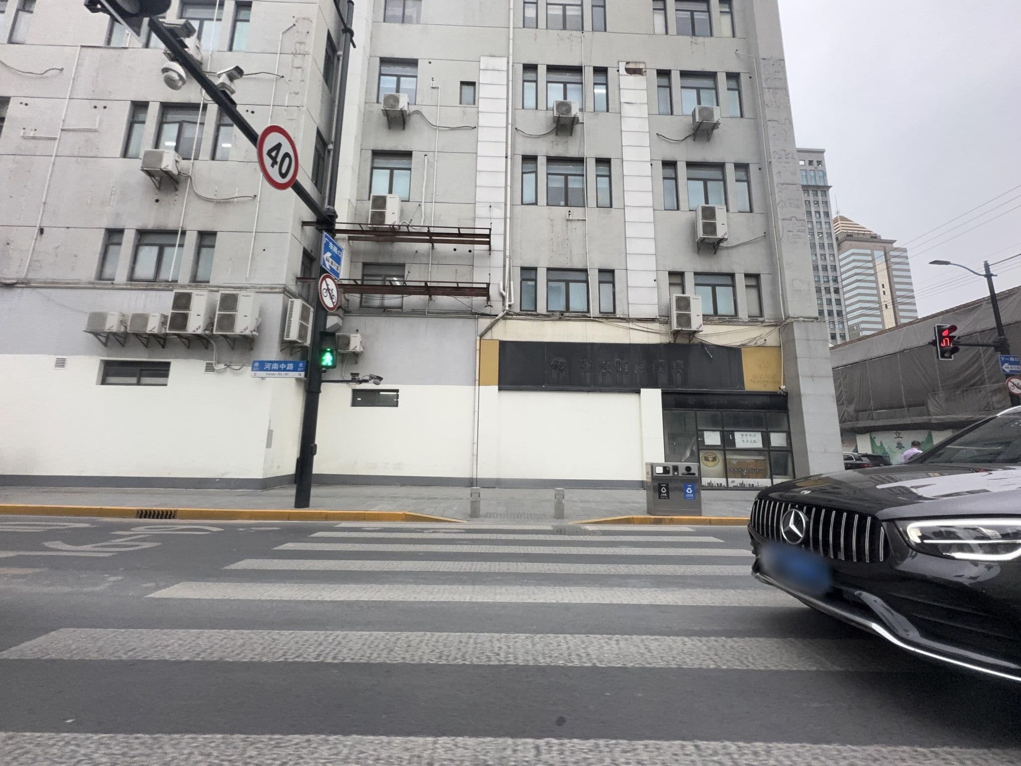 Street view near Fx Hotel Shanghai, Huangpu — © filipb (CC BY-SA · Mapillary)