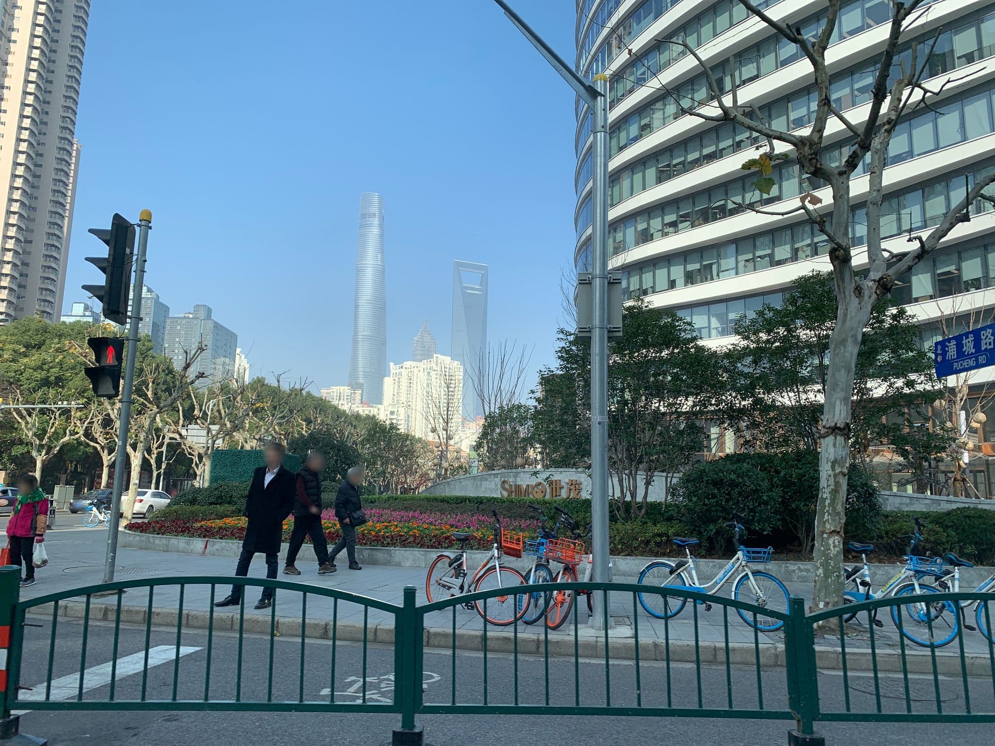 Street view near 全季酒店（上海陆家嘴店）, Pudong — © pLyMiEwGpWDLryMacQzo (CC BY-SA · Mapillary)