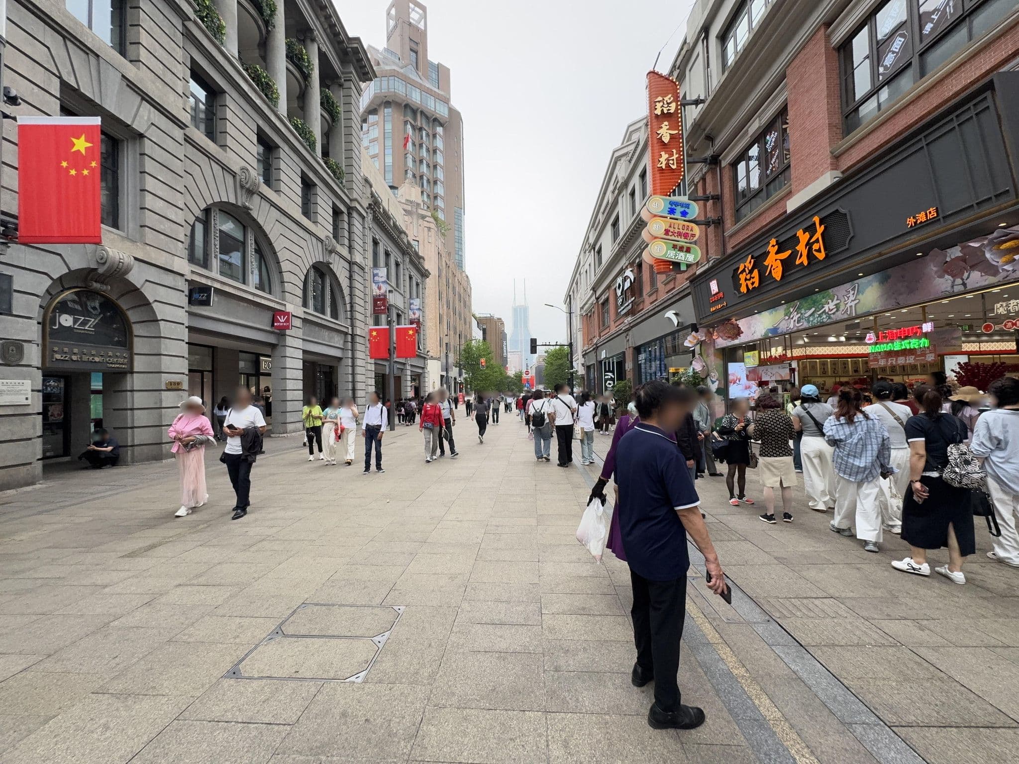 Street view near 上海新協通國際大酒店, Huangpu — © filipb (CC BY-SA · Mapillary)