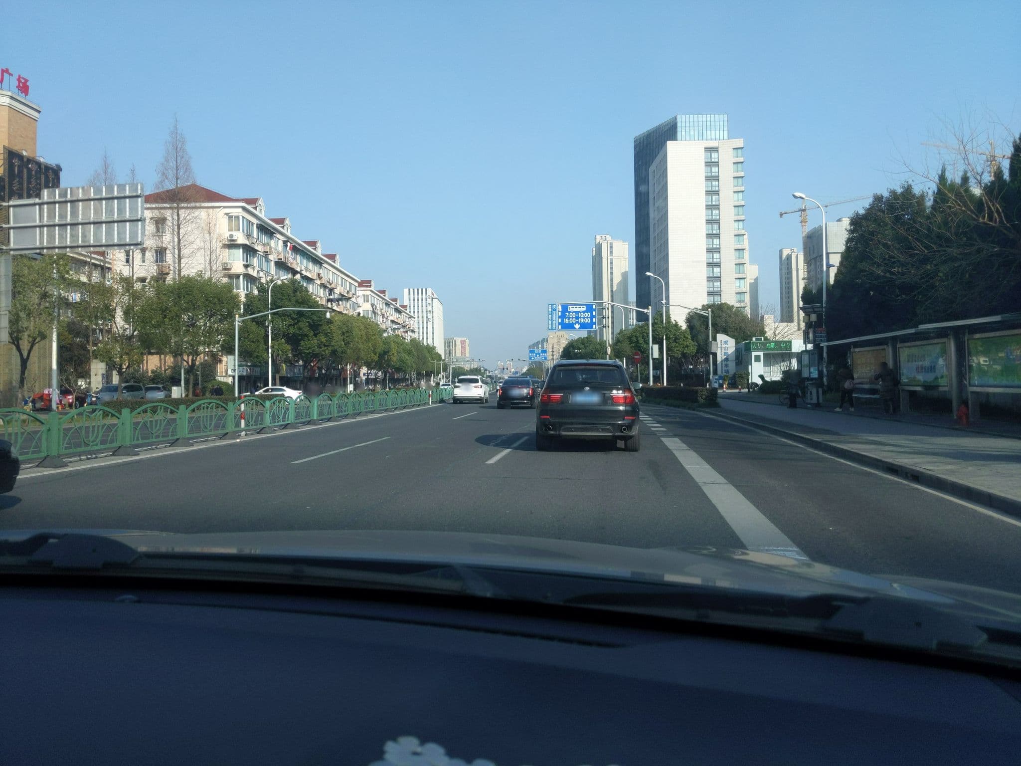Street view near Heng Shan Cheng Hotel Shanghai, Xuhui — © artoria2e5 (CC BY-SA · Mapillary)