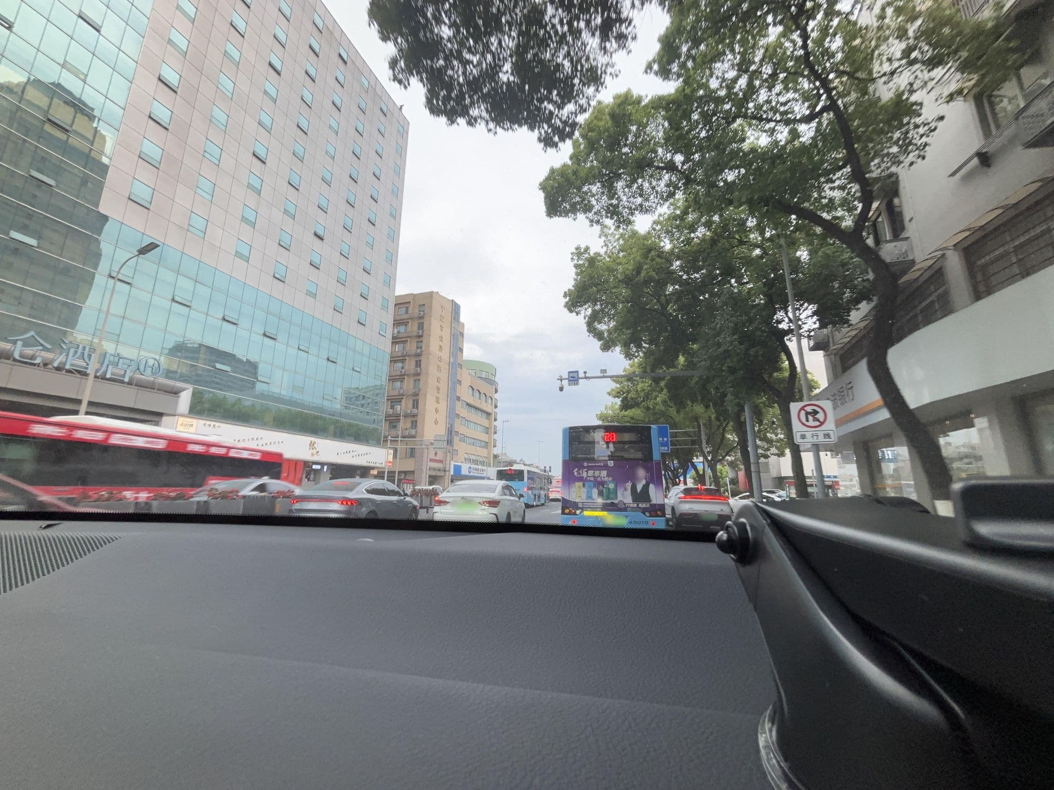 Street view near new garden hotel, Ningbo — © heyyegetctdssdbeh (CC BY-SA · Mapillary)