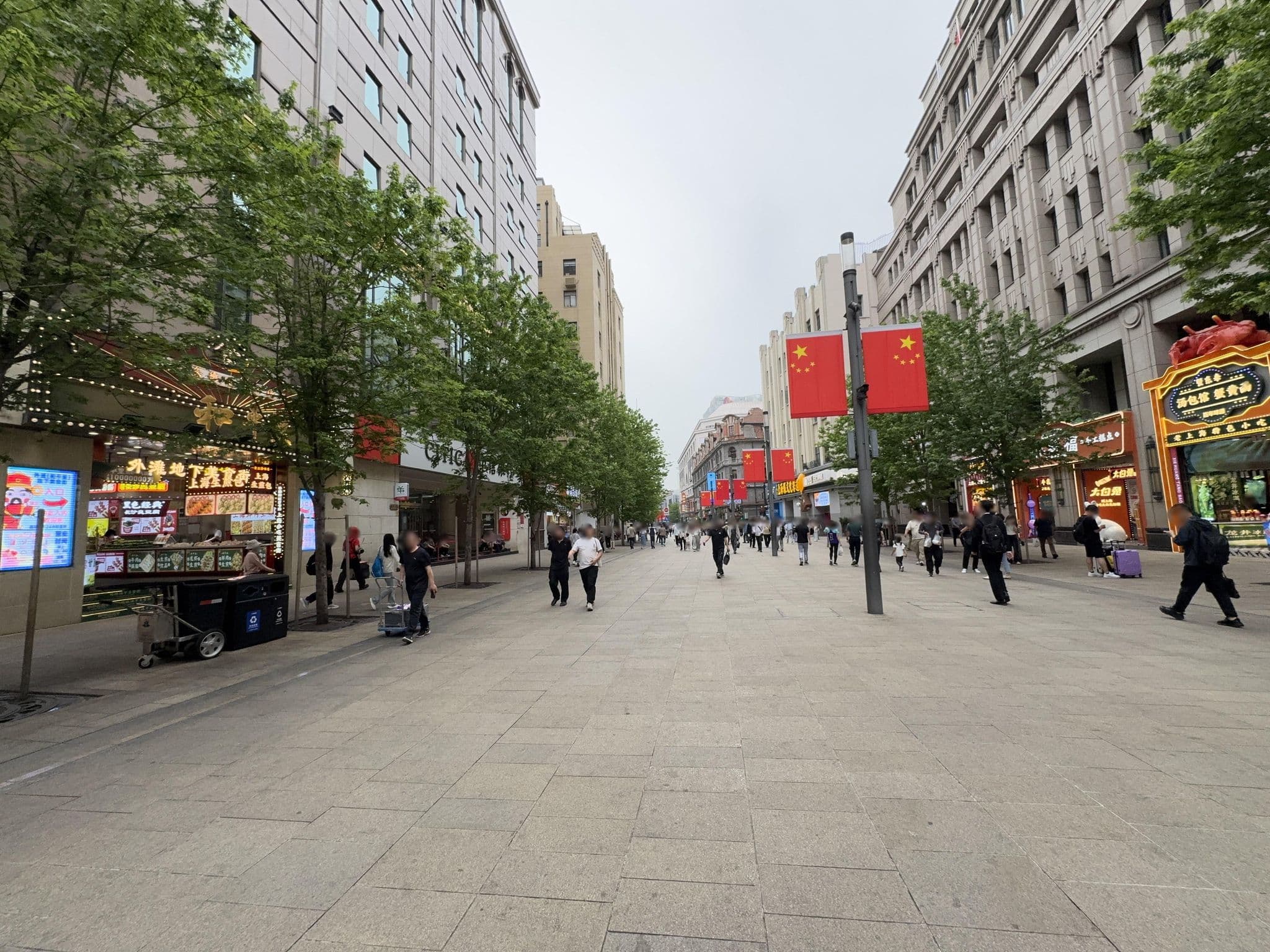 Street view near Jinjiang Metropolo Classiq Hotel, Off Bund, Huangpu — © filipb (CC BY-SA · Mapillary)