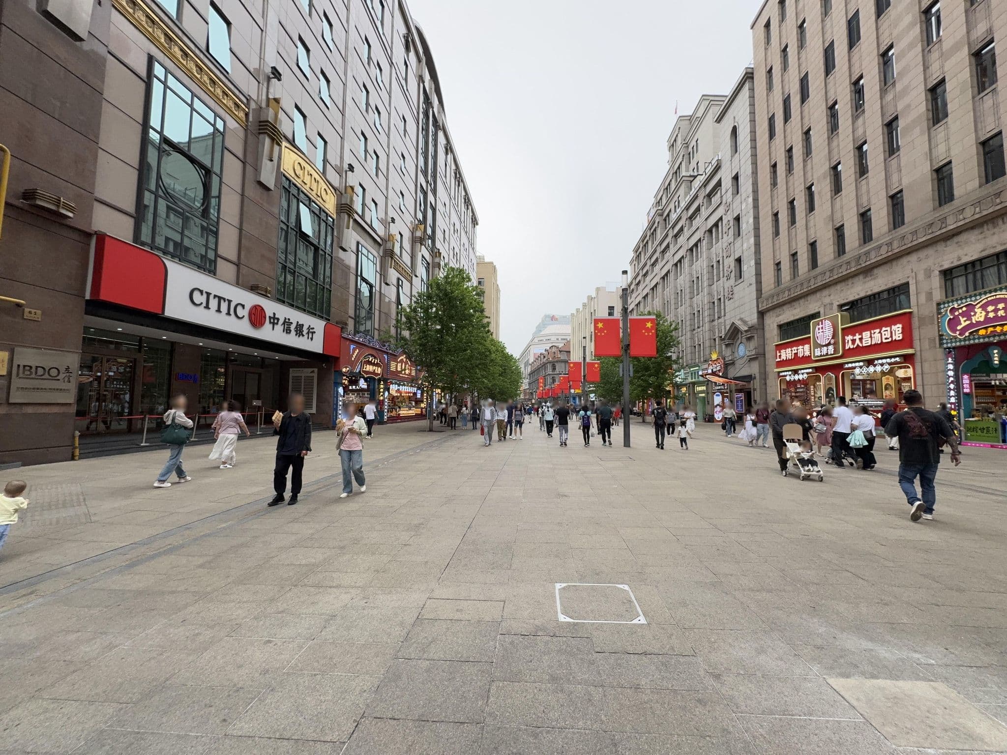 Street view near 海友良品上海外滩南京东路步行街酒店 Hi Inn Shanghai The Bund East Nanjing Road Pedestrian Street, Huangpu — © filipb (CC BY-SA · Mapillary)