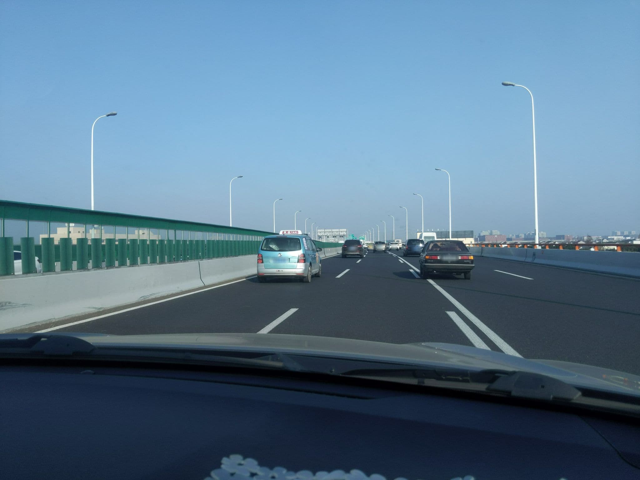 Street view near Gino Hotel Shanghai, Pudong — © artoria2e5 (CC BY-SA · Mapillary)