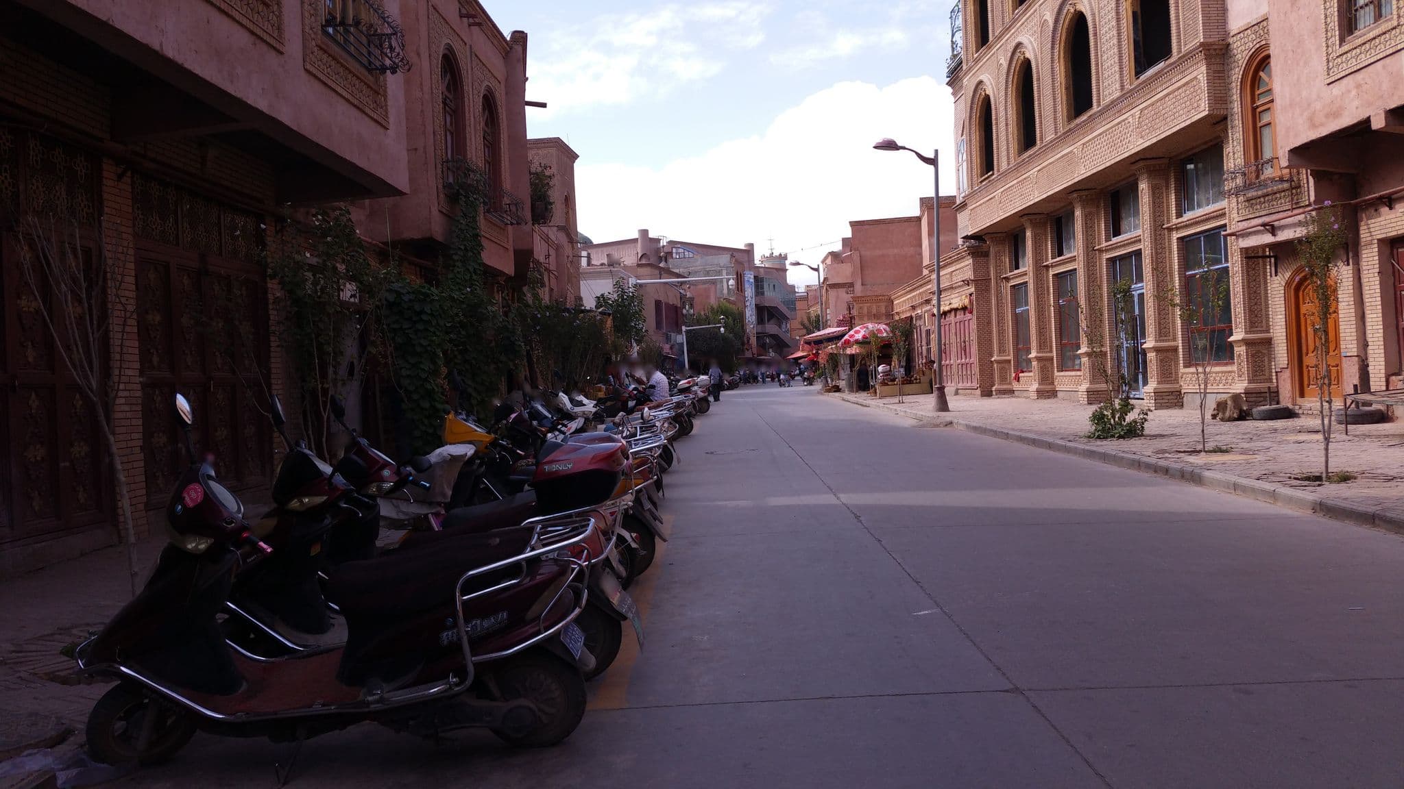 Street view near Sultan Hotel, Kashgar — © shlublu (CC BY-SA · Mapillary)
