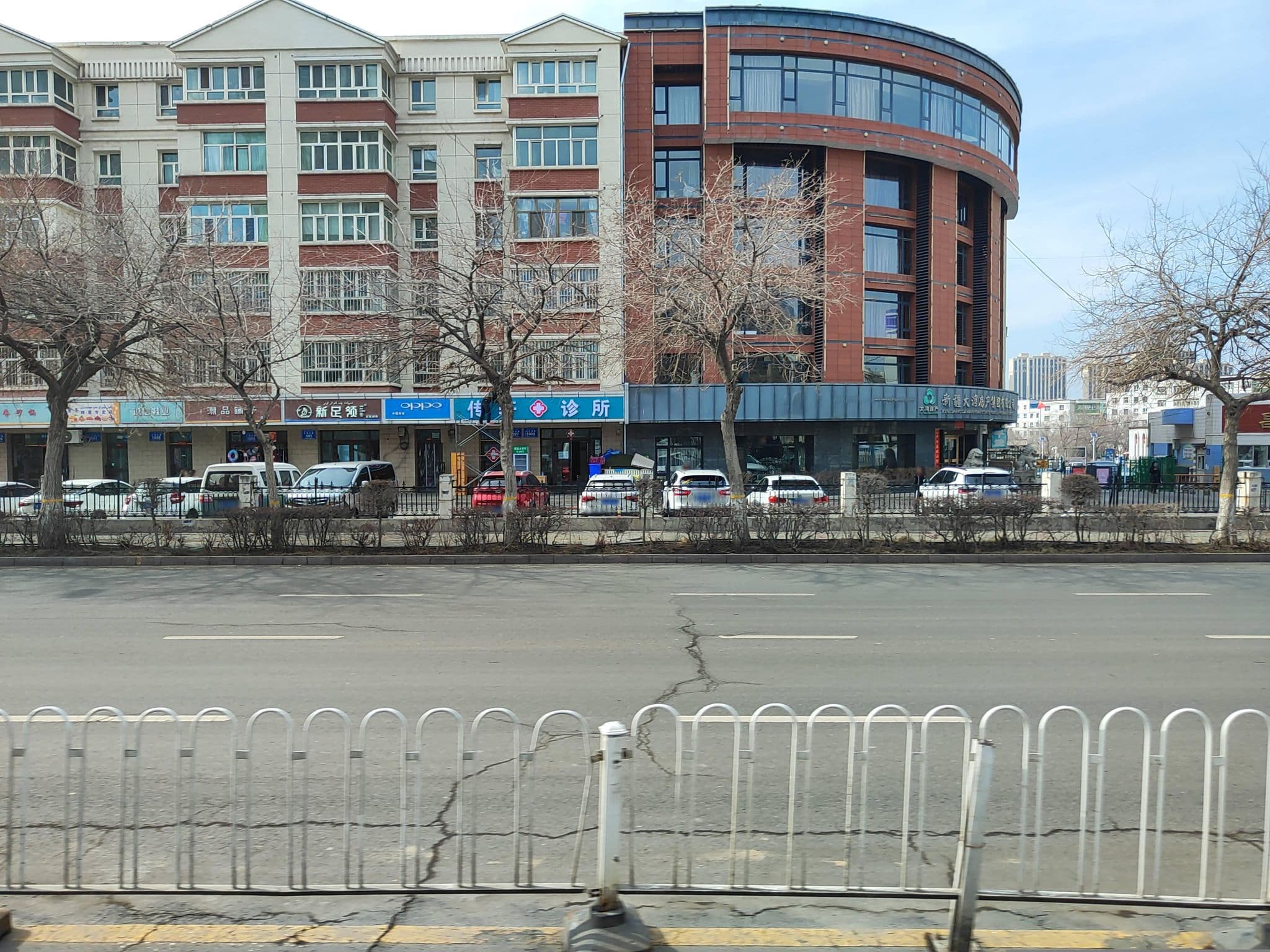 Street view near Hjanjan Havayan, Ürümqi — © sevenmp (CC BY-SA · Mapillary)