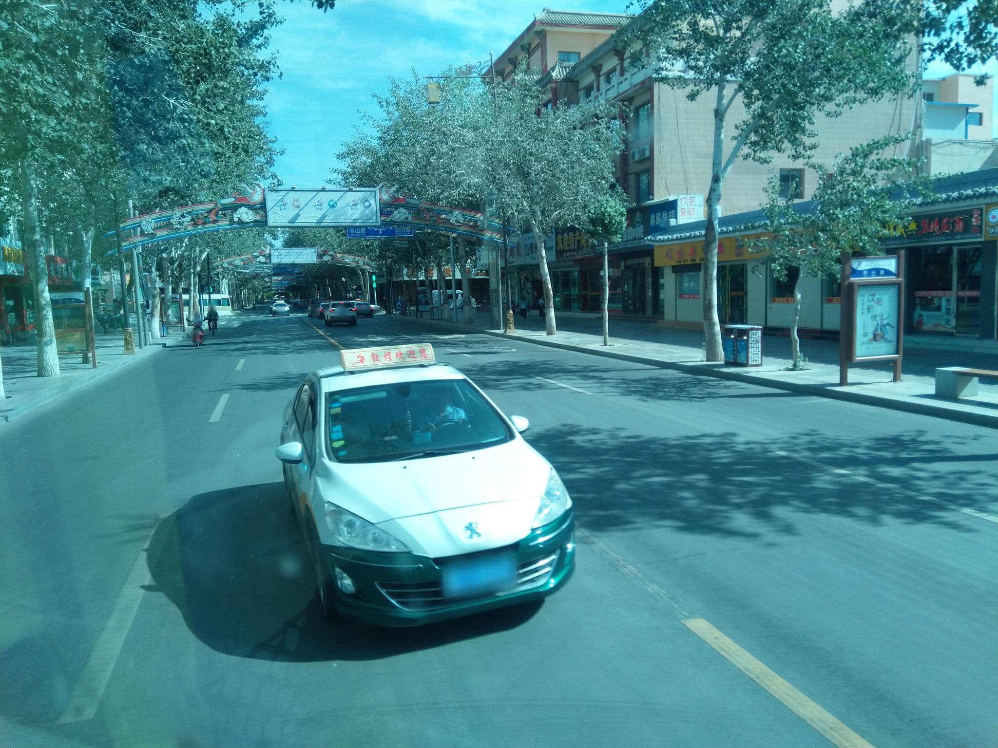 Street view near Tian Run Hotel 天润国际大酒店, Dunhuang — © morita (CC BY-SA · Mapillary)
