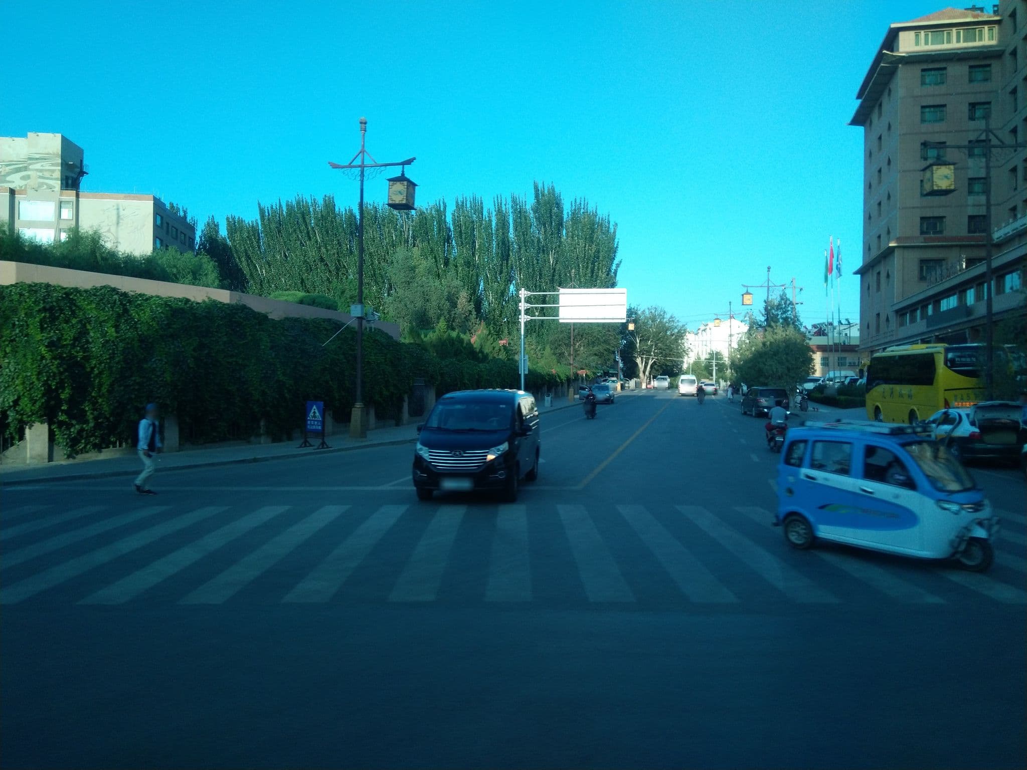 Street view near Xingxin Hotel Dunhuang, Dunhuang — © morita (CC BY-SA · Mapillary)