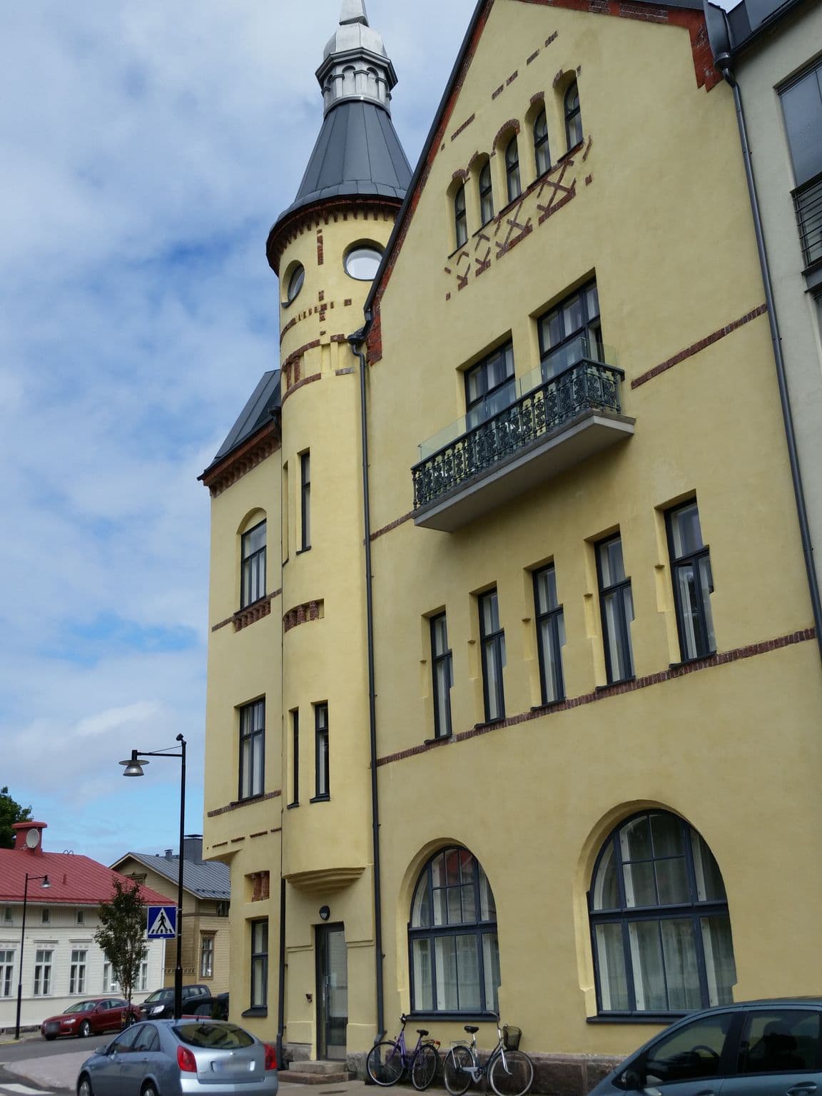 Street view near Regatta SPA Hotel, Hanko — © jaakkoh (CC BY-SA · Mapillary)