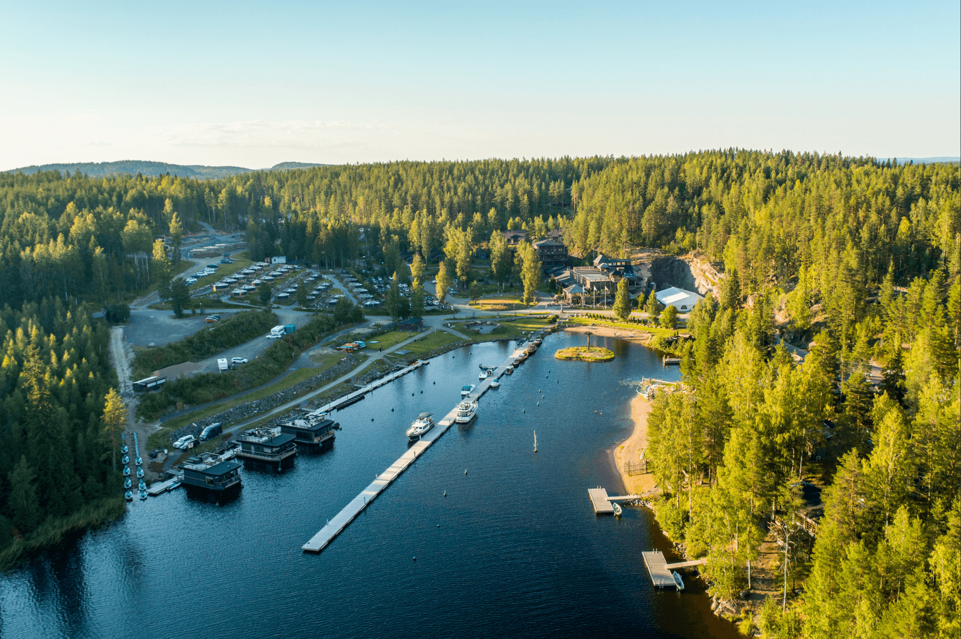 Hotel & Spa Resort Järvisydän (via Wikimedia Commons, CC BY-SA 4.0)