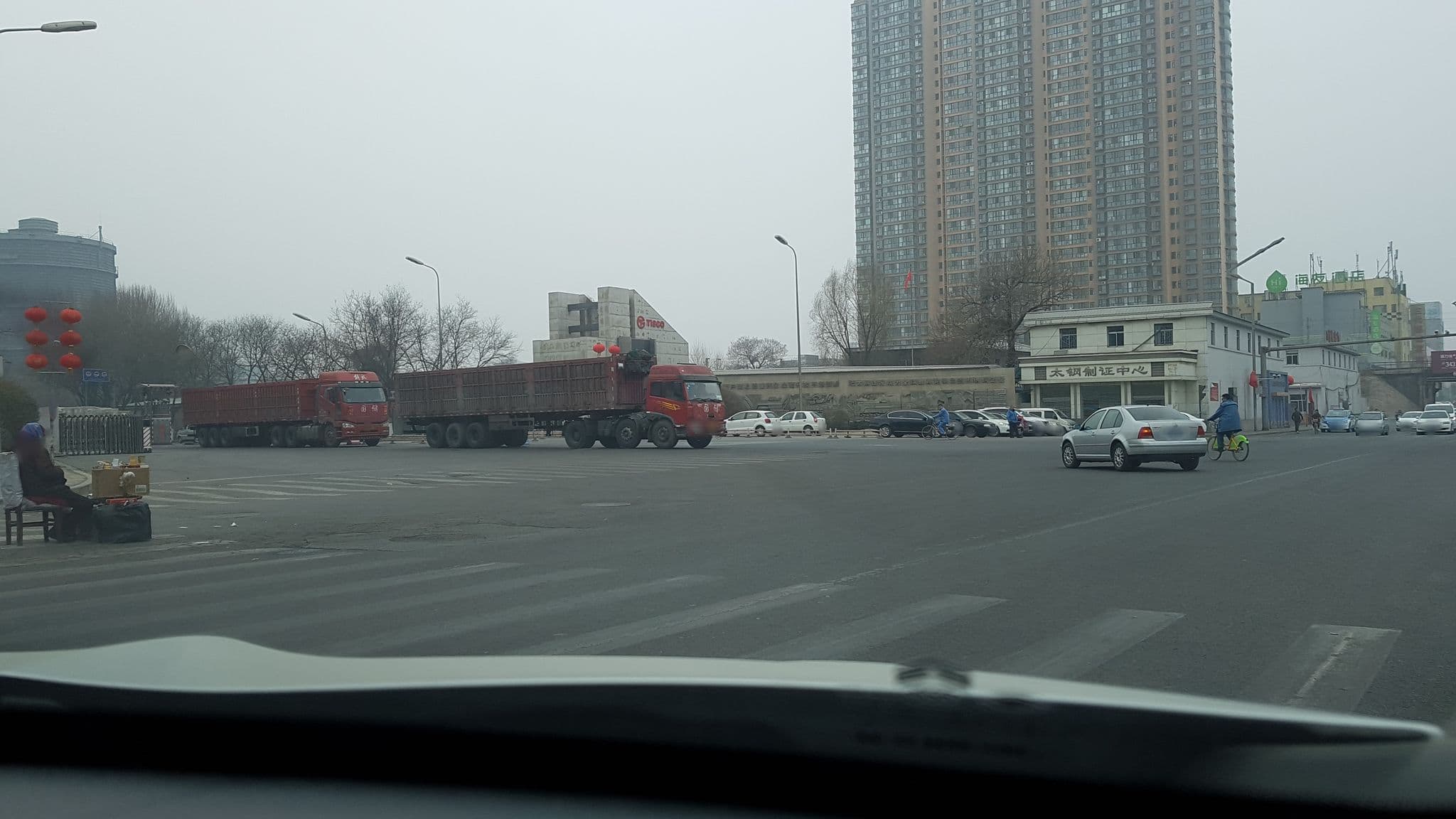 Street view near 山西花园国际大酒店, Taiyuan — © zxmon21 (CC BY-SA · Mapillary)