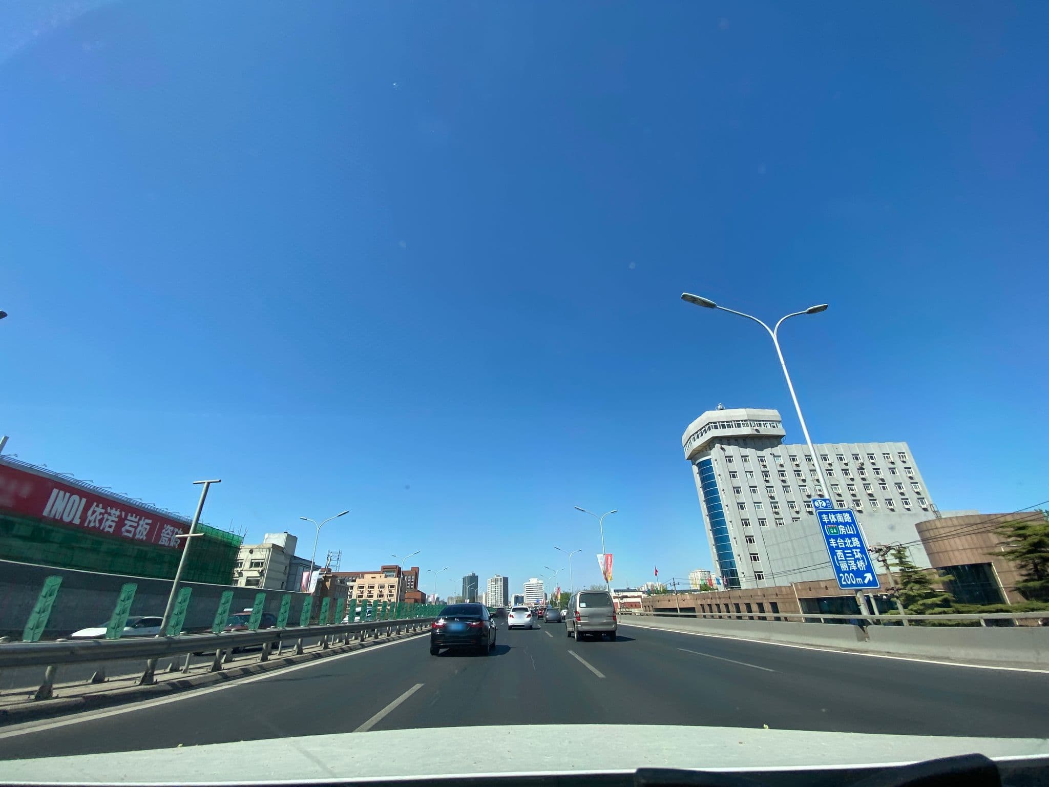 Street view near 花神假日酒店, Beijing — © adirricor (CC BY-SA · Mapillary)