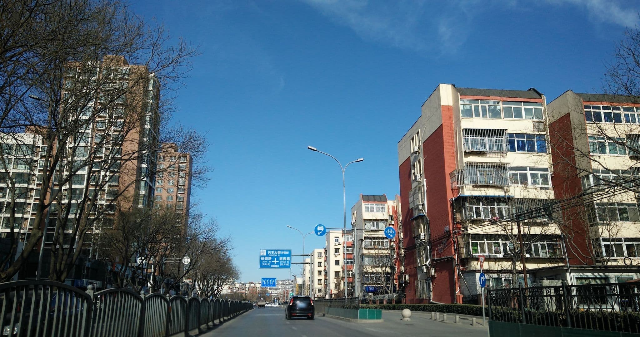Street view near 北京昌元酒店公寓, Daxing — © cdch414 (CC BY-SA · Mapillary)