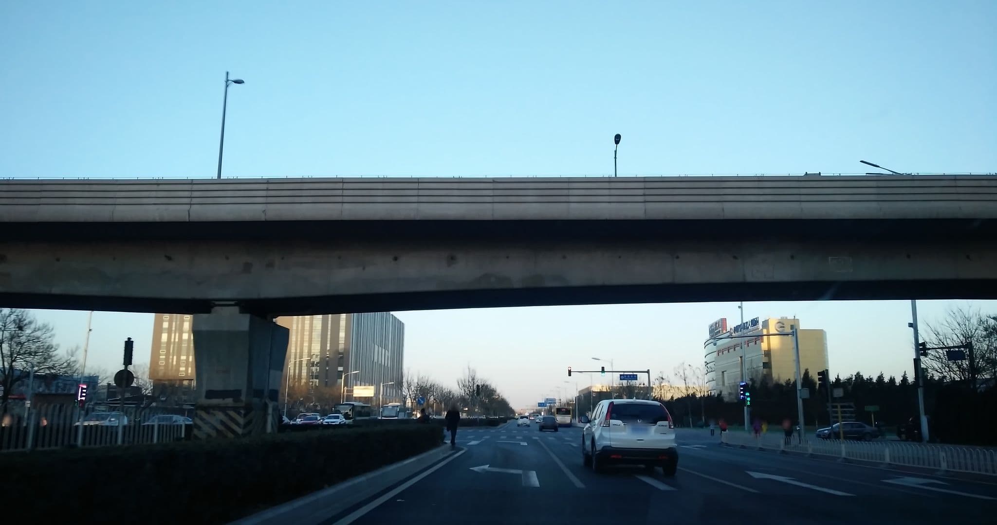 Street view near hunting express yizhuang, Daxing — © cdch414 (CC BY-SA · Mapillary)