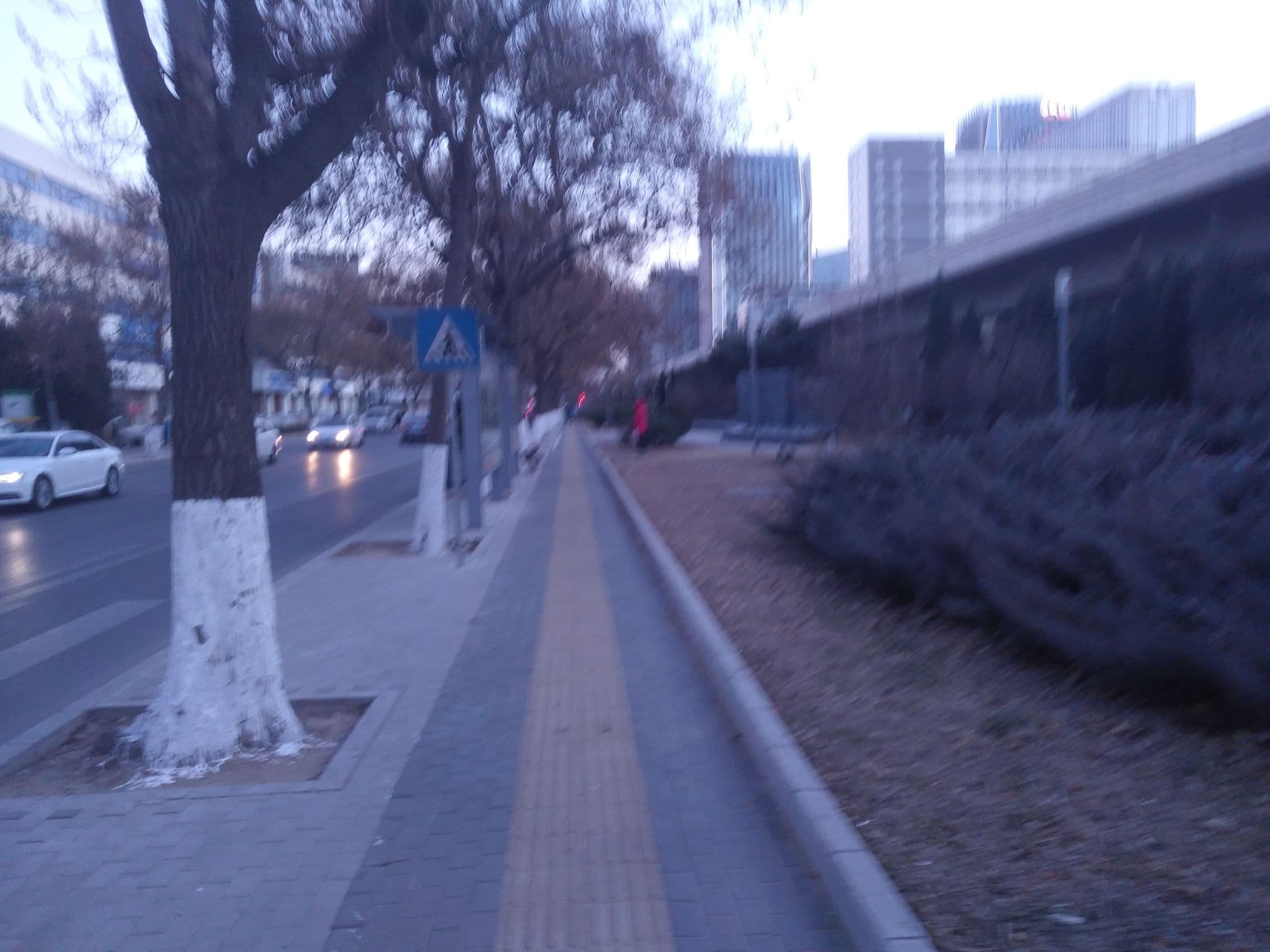 Street view near Shengkun Hotel - 北京圣坤酒店, Beijing — © cdch414 (CC BY-SA · Mapillary)