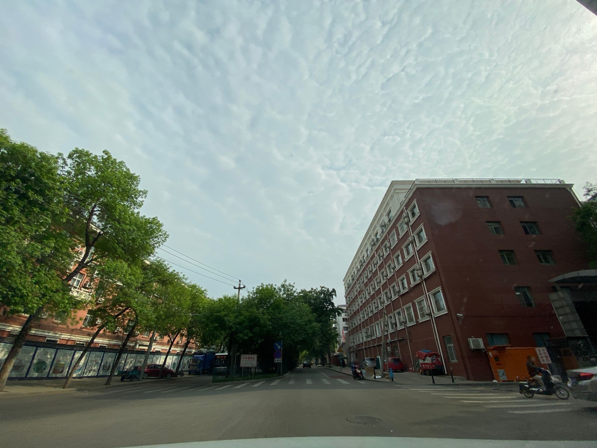 Street view near 七天连锁酒店 7 Days Inn, Beijing — © adirricor (CC BY-SA · Mapillary)