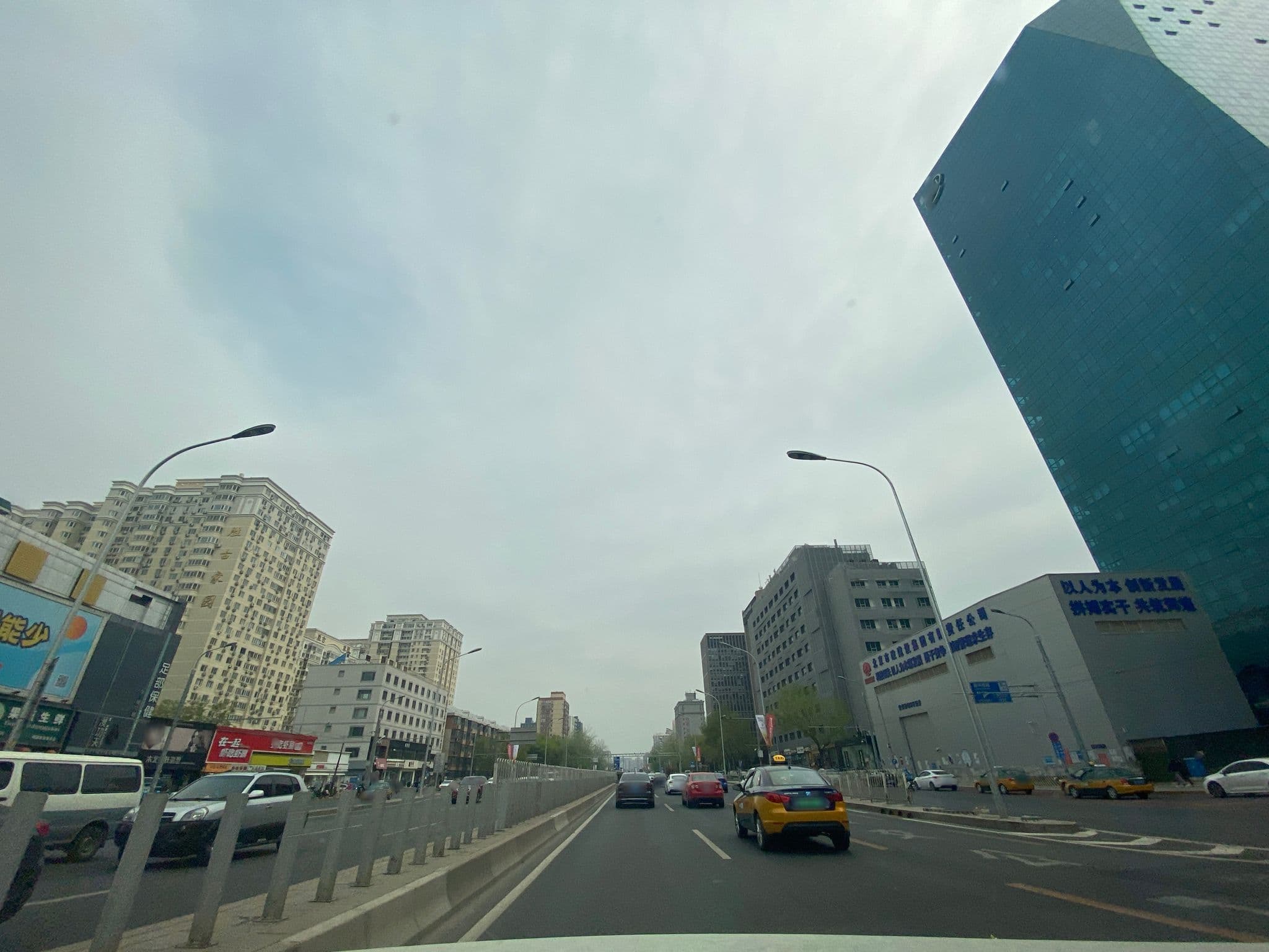 Street view near Hong Cai Tai Hotel, Beijing — © adirricor (CC BY-SA · Mapillary)